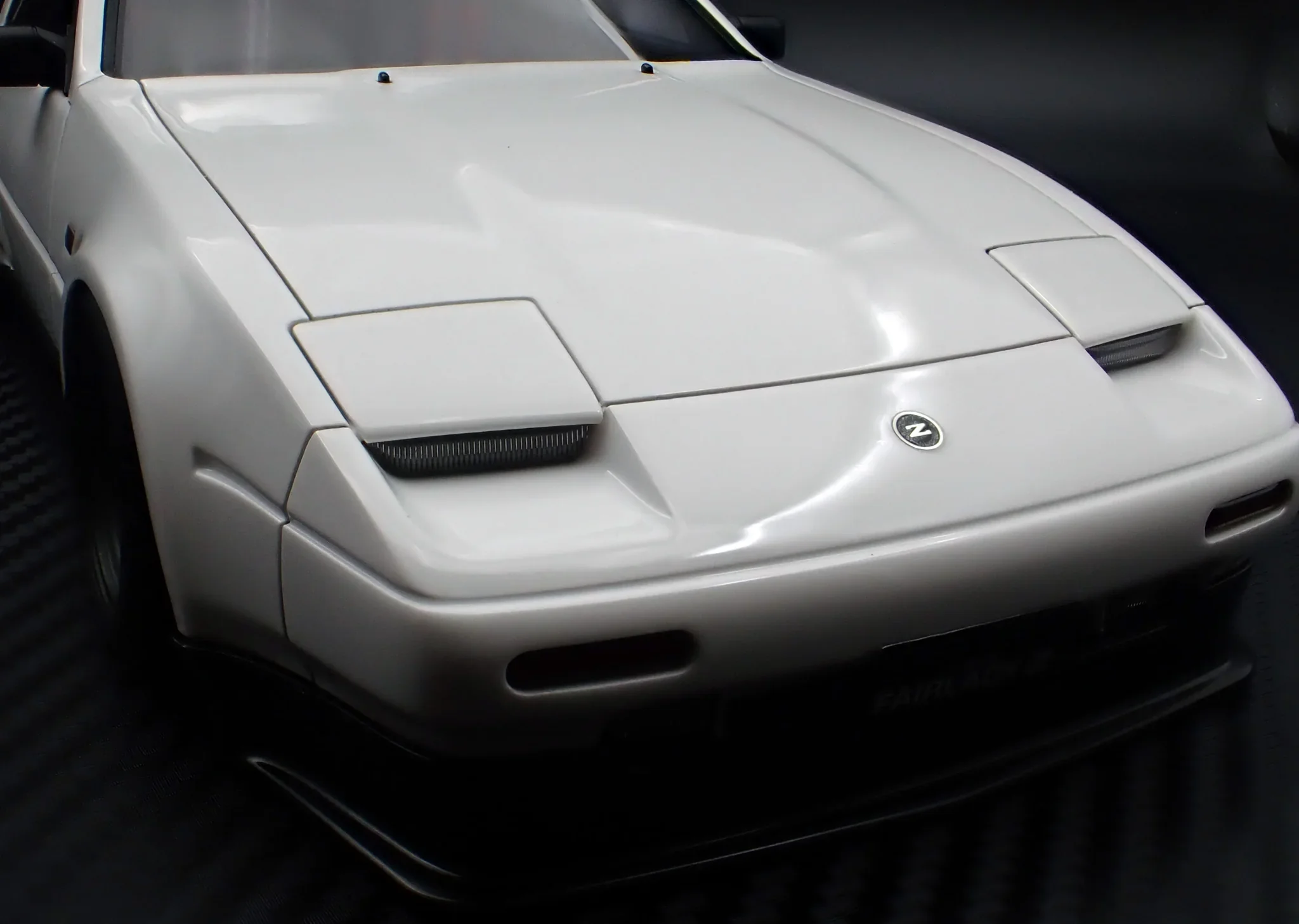 Ignition-Model Nissan Fairlady Z 300 ZR Z31 2-Seater RHD White 1:18 - Image 13