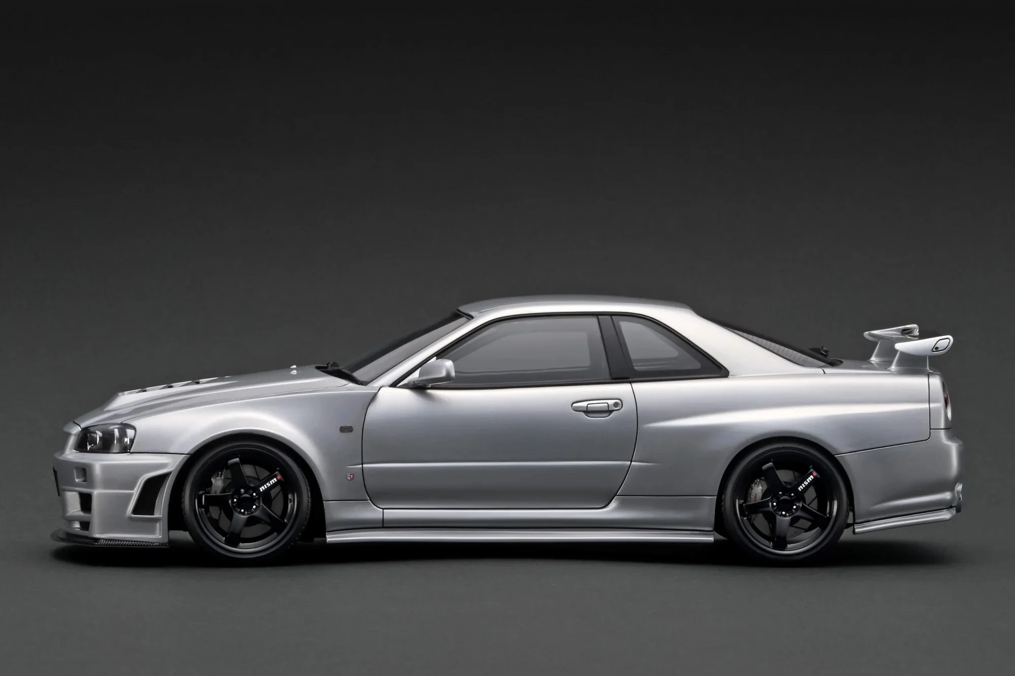 Ignition-Model Nissan Nismo GT-R R34 (BNR34) Z-tune PROTOTYPE RHD Silver 1:18 - Image 3