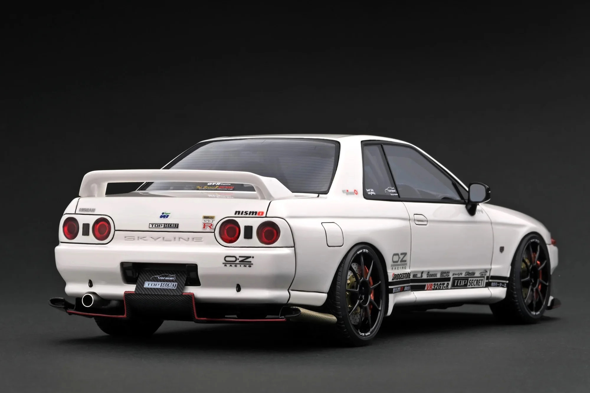 Ignition-Model Nissan Skyline GT-R R32 (VR32) Top Secret RHD White 1:18 - Image 2