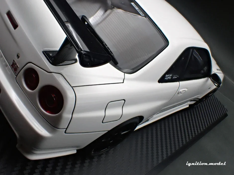 Ignition-Model Nissan Skyline GT-R R34 (BNR34) Top Secret 34GT-R RHD White 1:18 - Image 11