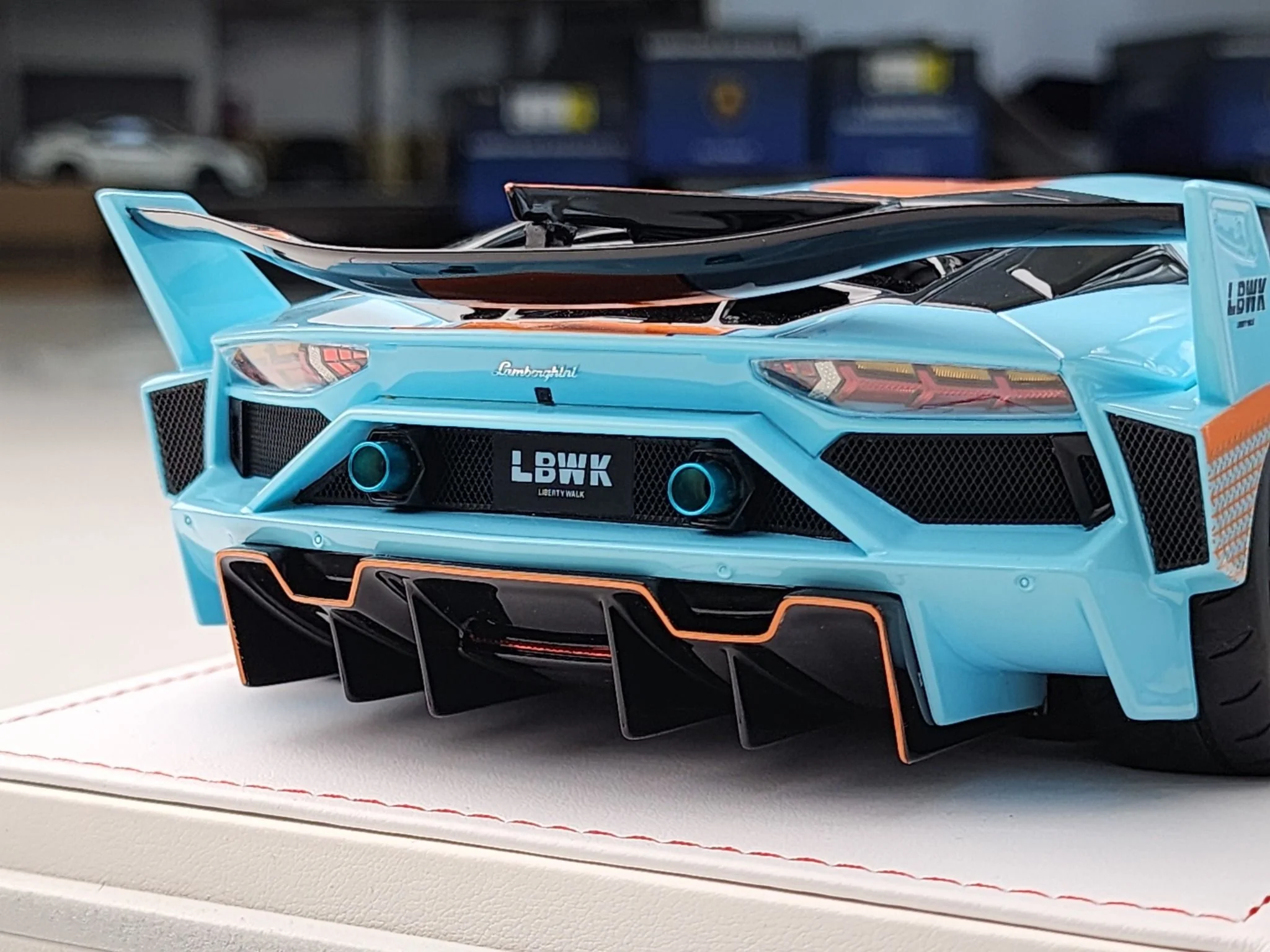 Ivy Merit Lamborghini Aventador GT Evo Gulf Blue 1:18 WITH DISPLAY - Image 8