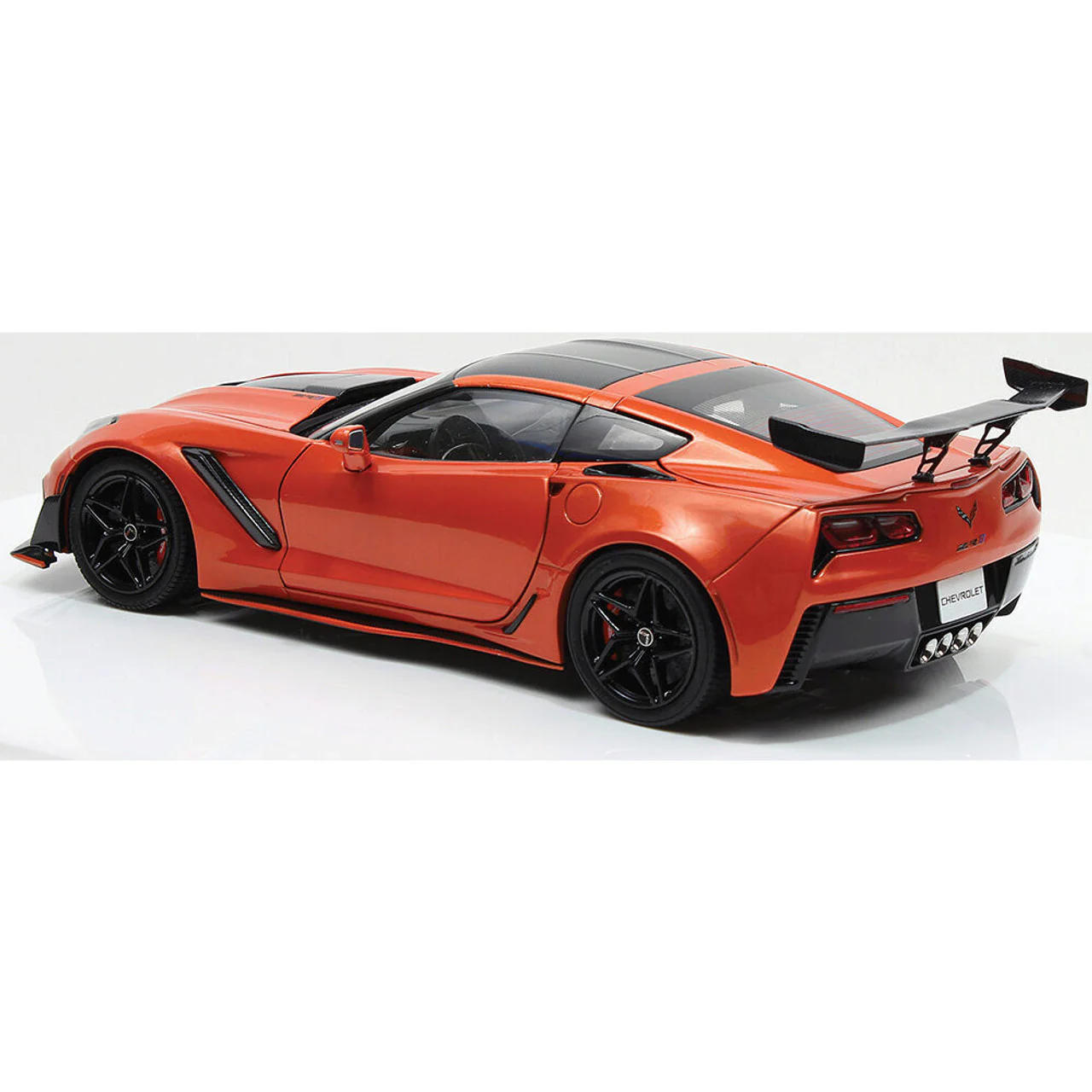 Ixo 2019 Chevy Corvette ZR1 Sebring Orange Tintcoat 1:18 - Image 8