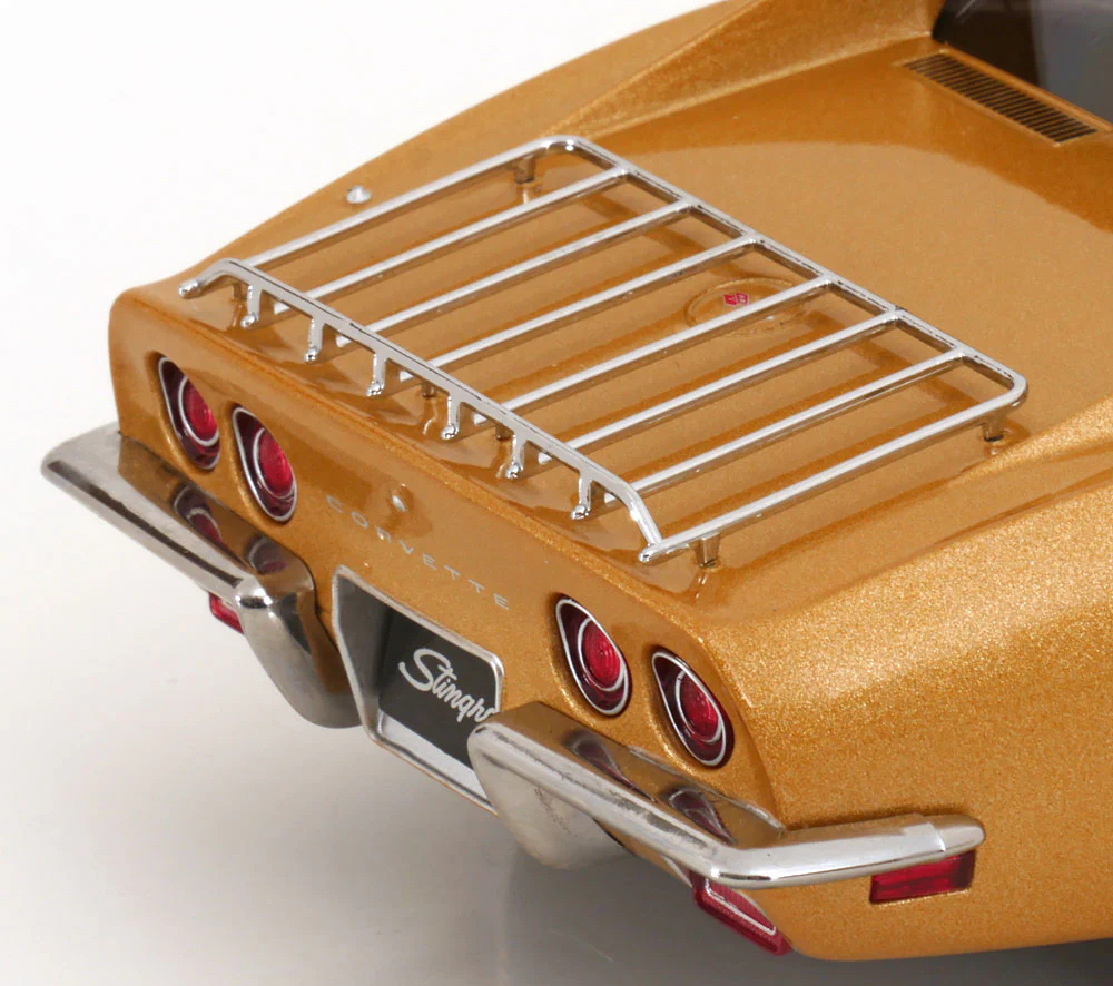 KK Scale 1972 Chevy Corvette C3 Stingray Gold Metallic (w/ Removable T-Tops) 1:18 - Image 5