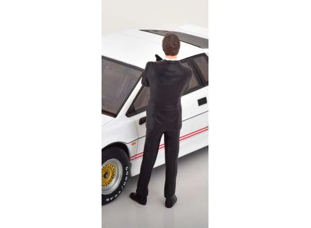 KK Scale - Figures - James Bond 007 Figure in Tuxedo with Gun 1:18 - Image 2