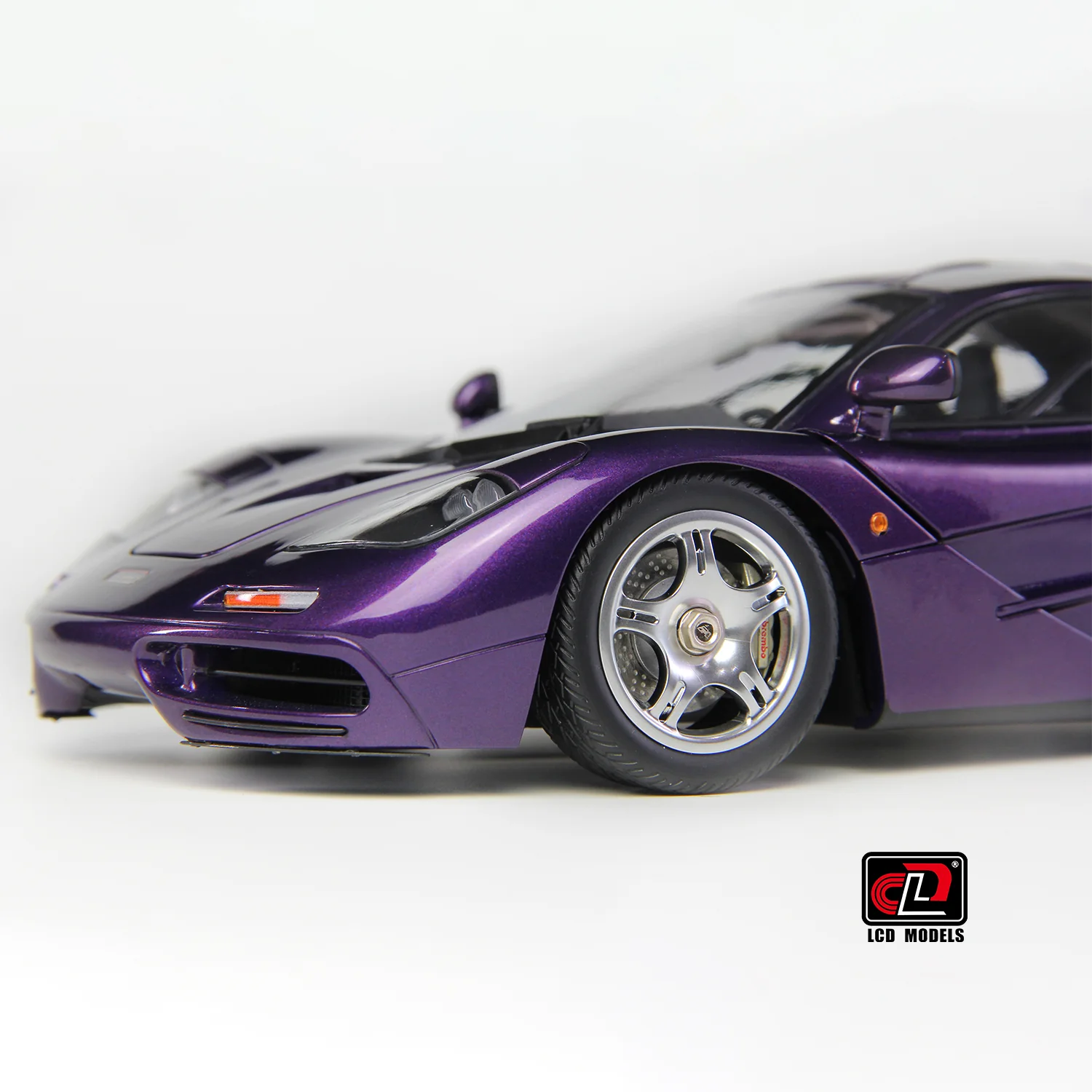 LCD 1993 Mclaren F1 Pearl Purple Metallic 1:18 - Image 13