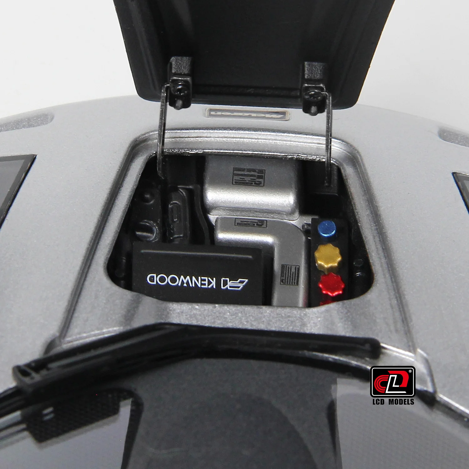 LCD 1993 Mclaren F1 XP5 Silver Metallic 1:18 - Image 17