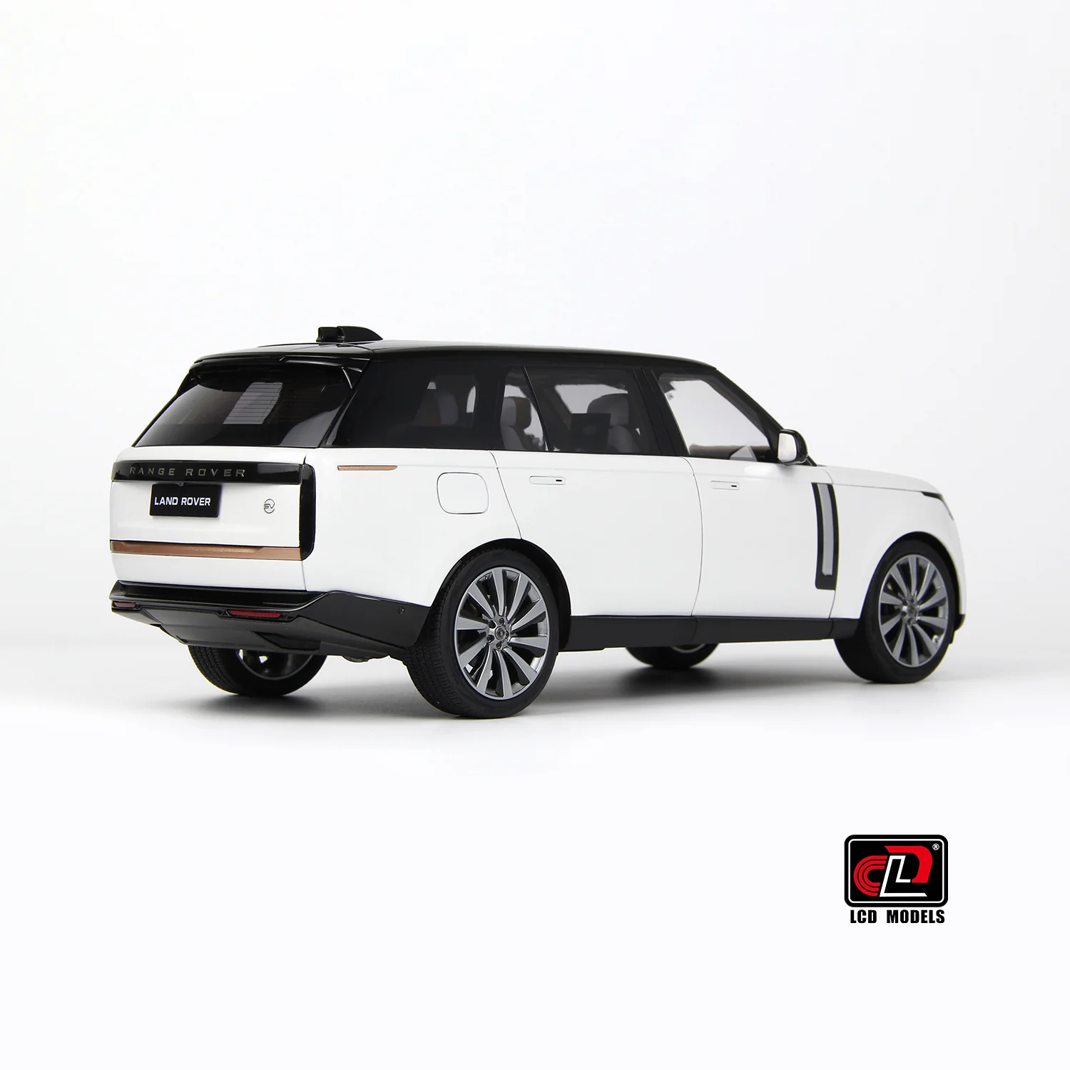 LCD 2022 Land Rover Range Rover SV Serenity White w/ Black Roof 1:18 - Image 3