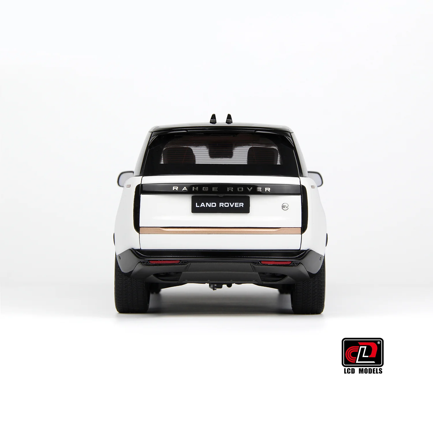 LCD 2022 Land Rover Range Rover SV Serenity White w/ Black Roof 1:18 - Image 7
