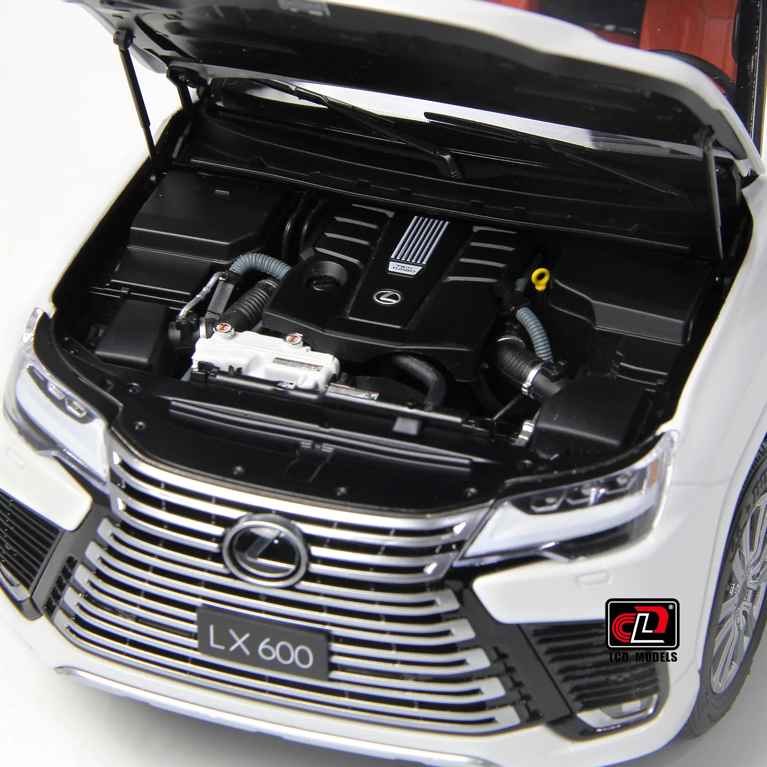 LCD 2024 Lexus LX600 White 1:18 - Image 13