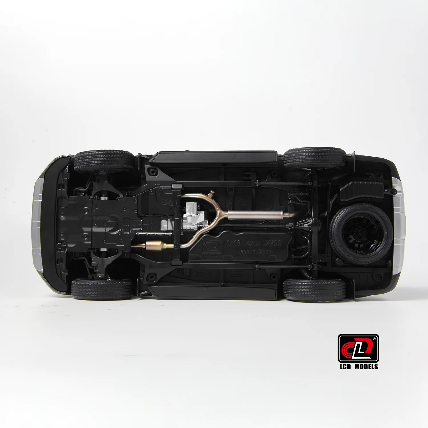 LCD 2024 Lexus LX600 White 1:18 - Image 14