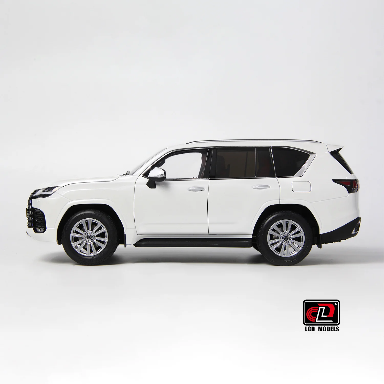 LCD 2024 Lexus LX600 White 1:18 - Image 3