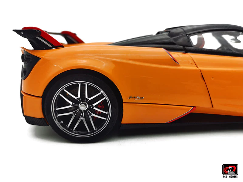 LCD Pagani Huayra BC Roadster Orange & Carbon 1:18 - Image 11