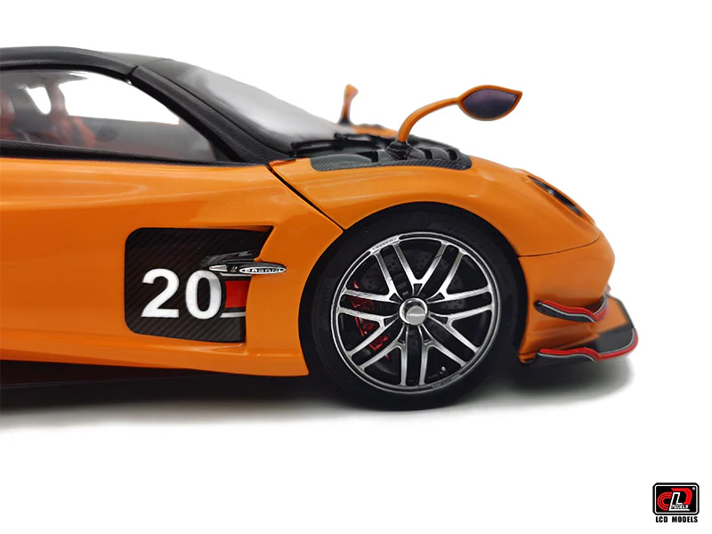LCD Pagani Huayra BC Roadster Orange & Carbon 1:18 - Image 12