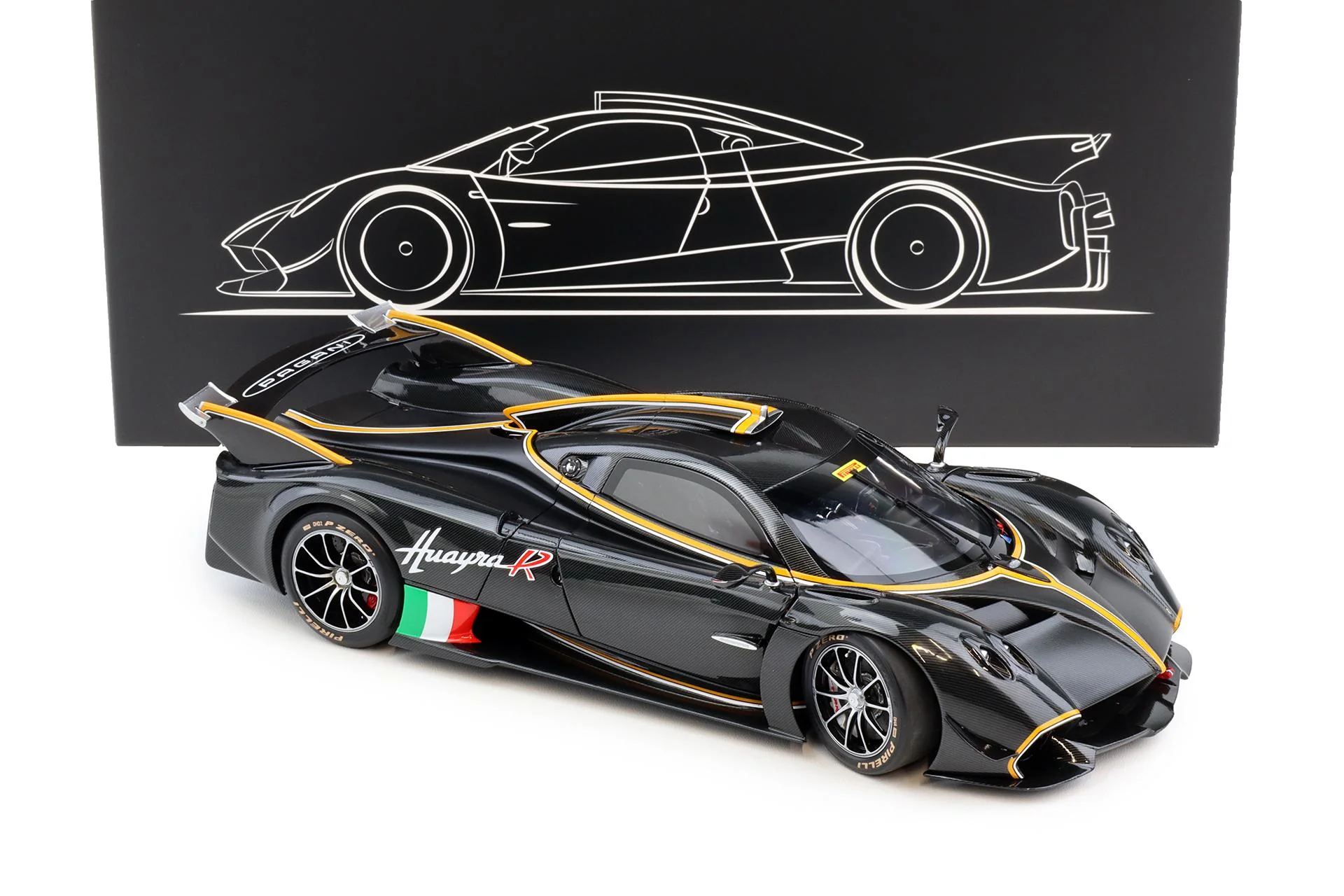 LCD Pagani Huayra R Pearl Black Carbon 1:18 - Image 3