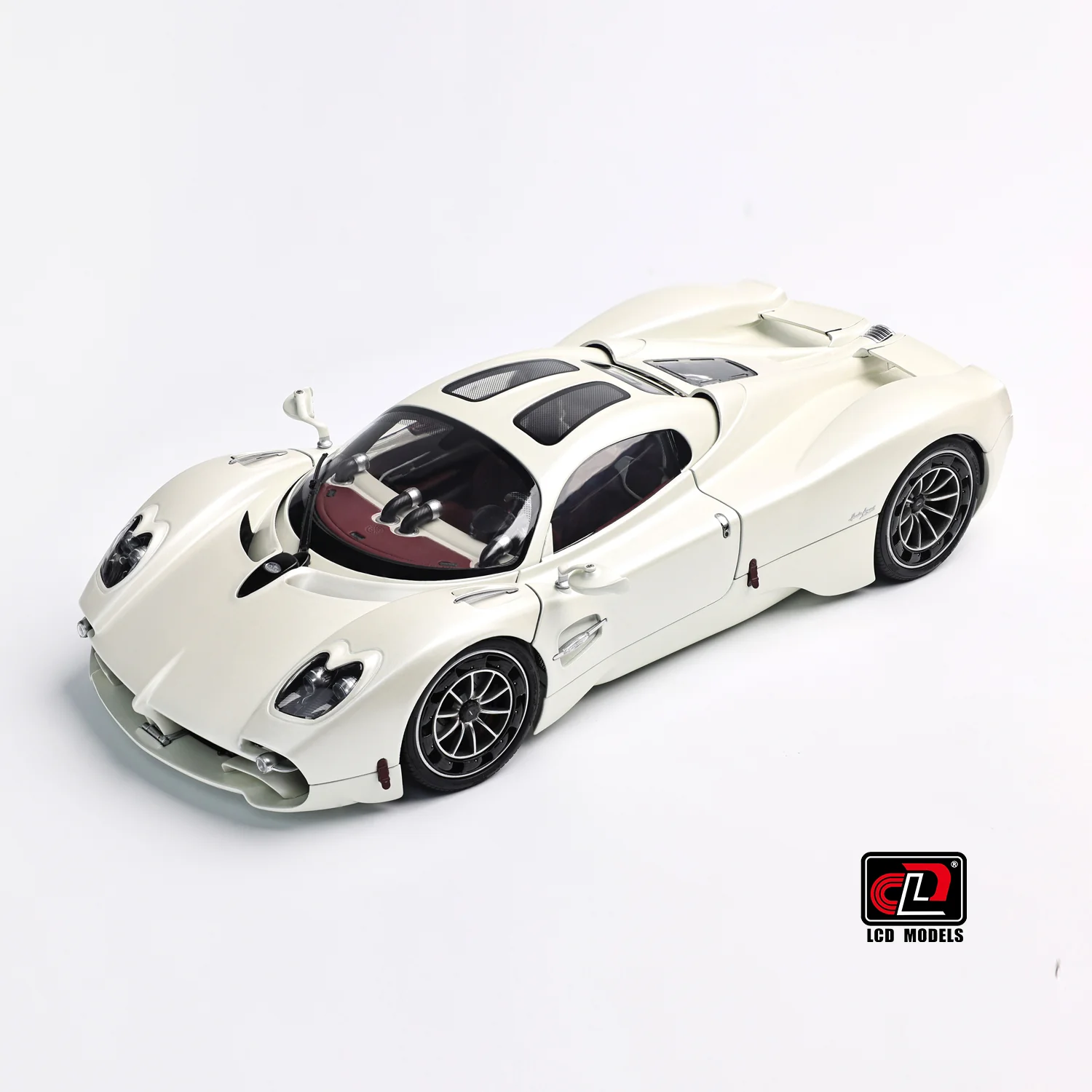 LCD Pagani Utopia Matte Pearl White 1:18 - Image 13
