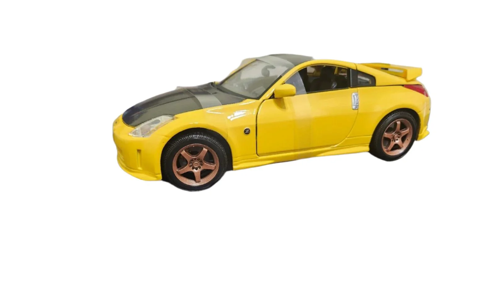 Maisto 2008 Nissan 350Z Nismo Custom w/ Carbon Fiber Hood & Roof Yellow 1:18 - Image 2