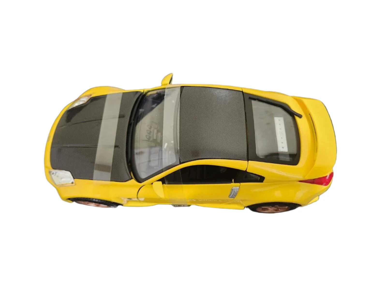 Maisto 2008 Nissan 350Z Nismo Custom w/ Carbon Fiber Hood & Roof Yellow 1:18 - Image 3