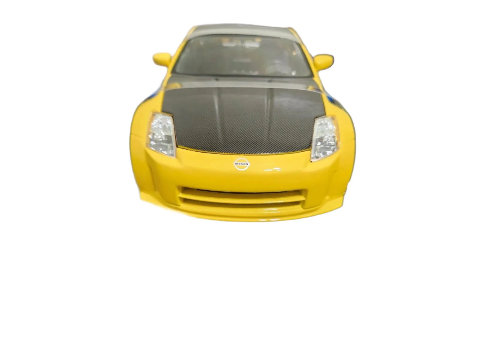 Maisto 2008 Nissan 350Z Nismo Custom w/ Carbon Fiber Hood & Roof Yellow 1:18 - Image 4