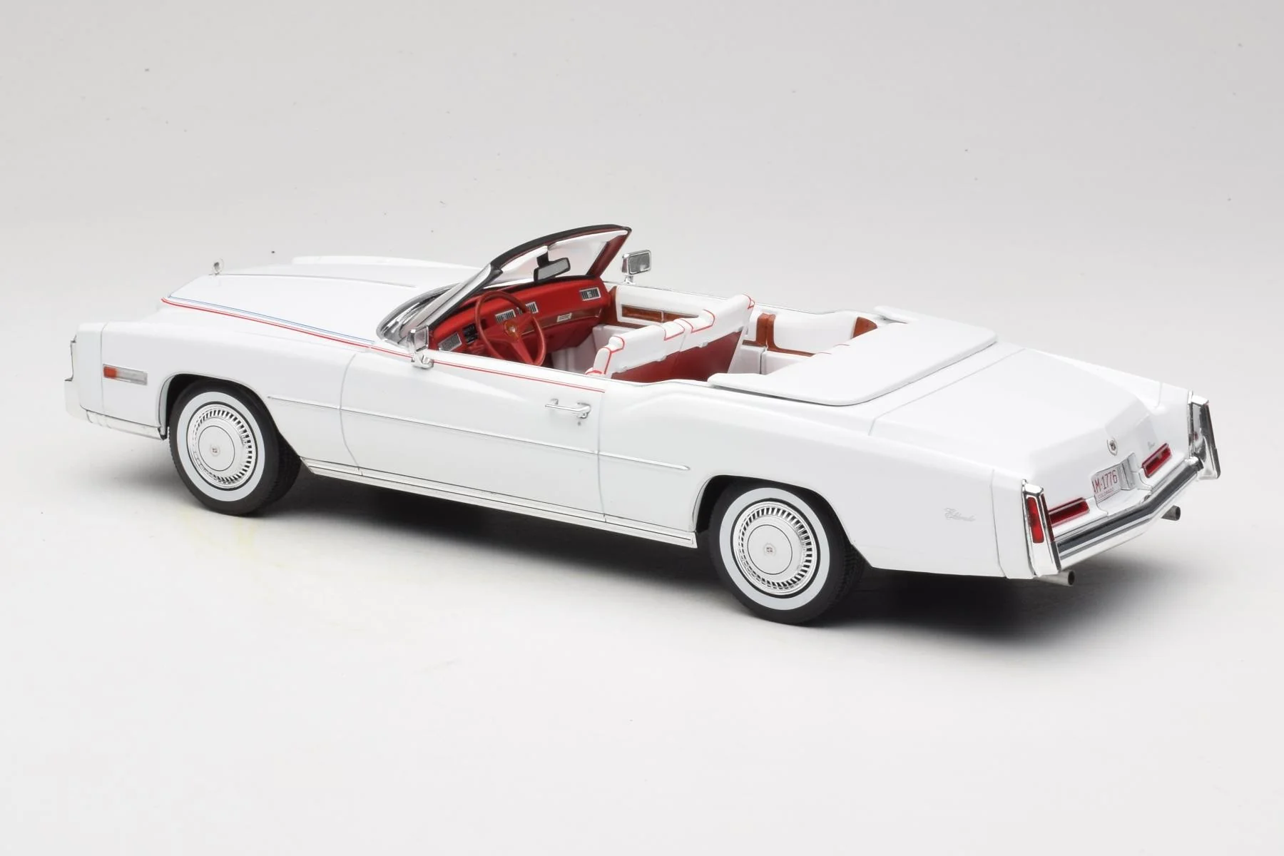 MCG 1976 Cadillac Eldorado Convertible White 1:18 - Image 5