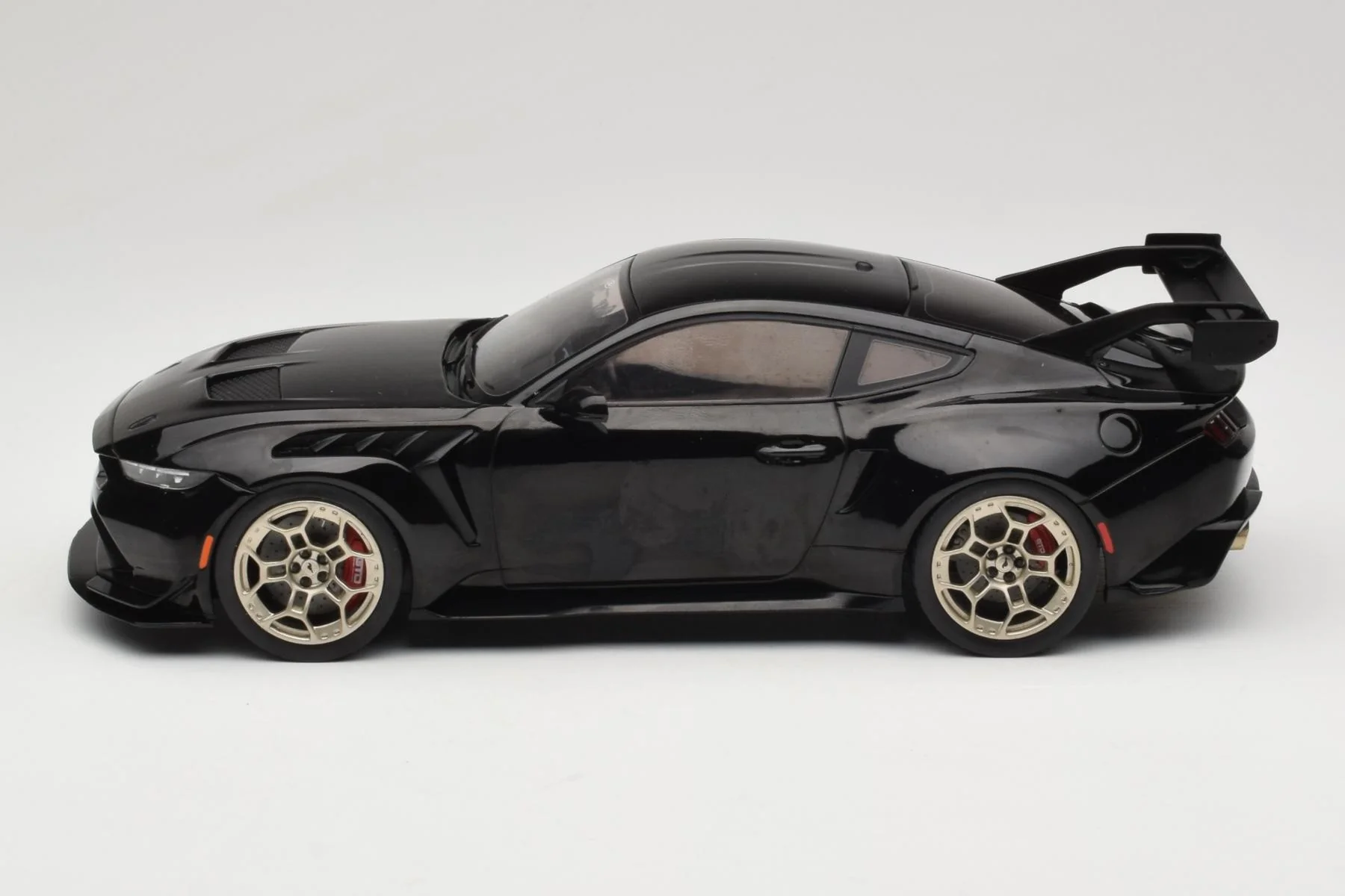 MCG 2025 Ford USA Mustang GTD 5.2L V8 Coupe Black 1:18 - Image 3