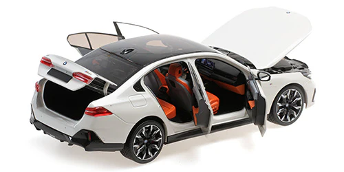 Minichamps 2023 BMW i5 (5 Series) G60 White Metallic 1:18 - Image 4