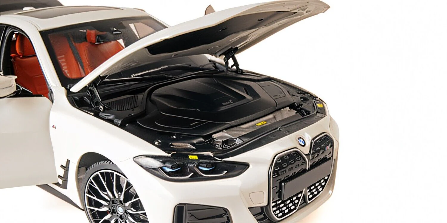 Minichamps 2022 BMW i4 (4 Series) G26 White Metallic 1:18 - Image 4