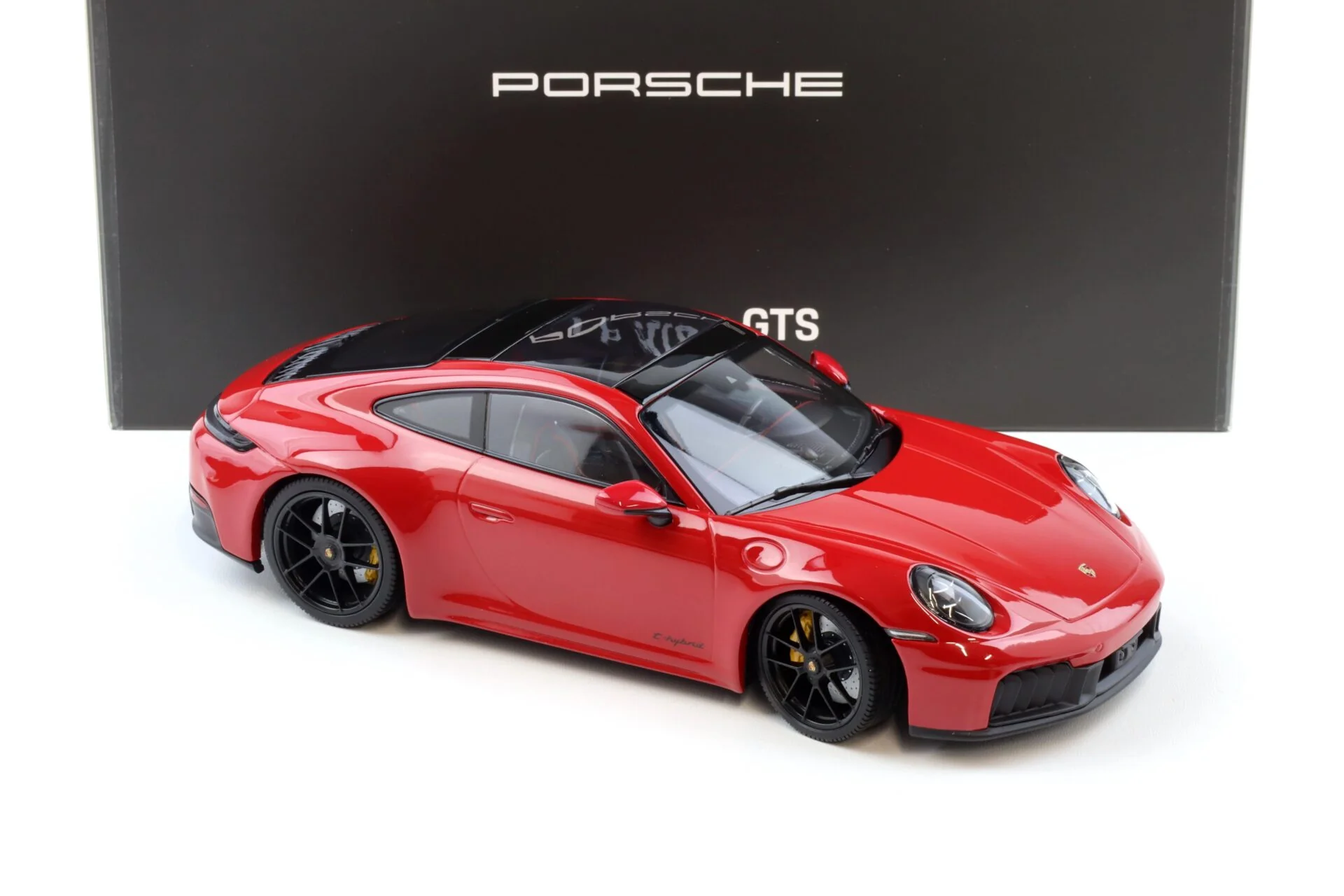 Minichamps 2025 Porsche 911 992.2 Carrera GTS Carmine Red 1:18 DEALER EDITION - Image 2