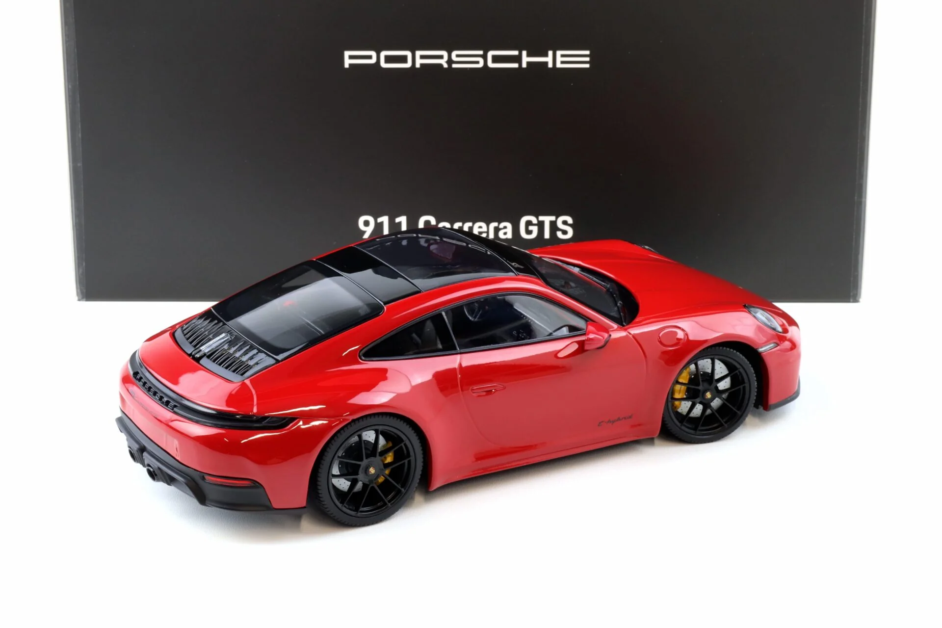 Minichamps 2025 Porsche 911 992.2 Carrera GTS Carmine Red 1:18 DEALER EDITION - Image 3