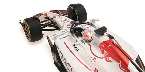 Minichamps F1 RB21 Team Oracle Red Bull Racing No 1 Winner Japan GP 2025 (Verstappen) 1:18 - Image 4