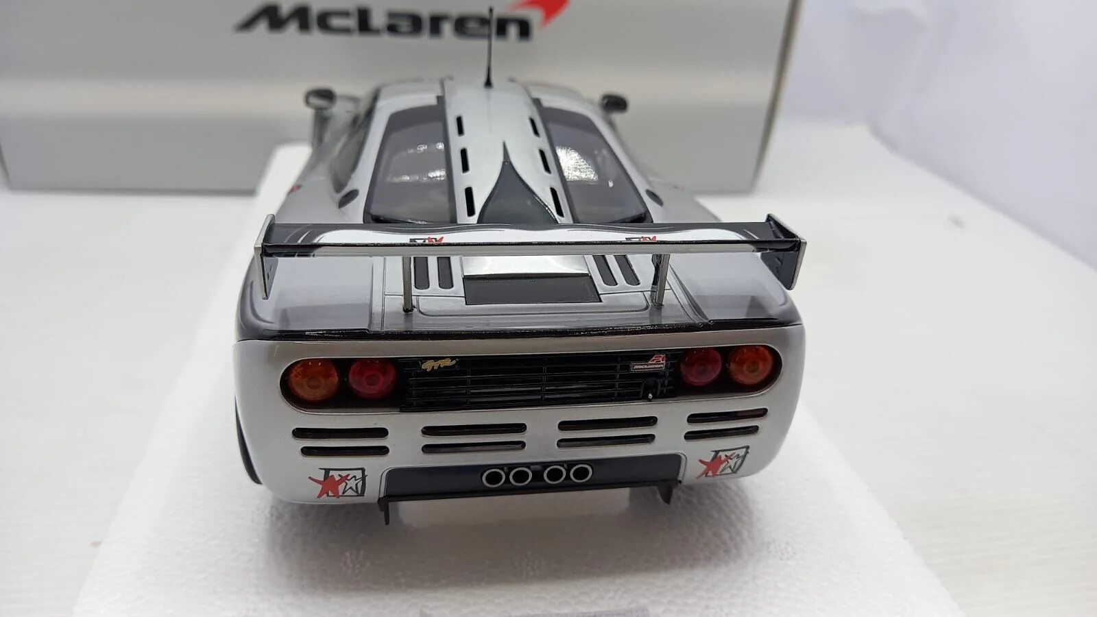 Minichamps Mclaren F1 GTR Adrenaline Program Black and Silver 1:18 - Image 6