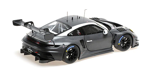 Minichamps Porsche 911 992 GT3 R Carbon Customer Delivery Version 1:18 - Image 4