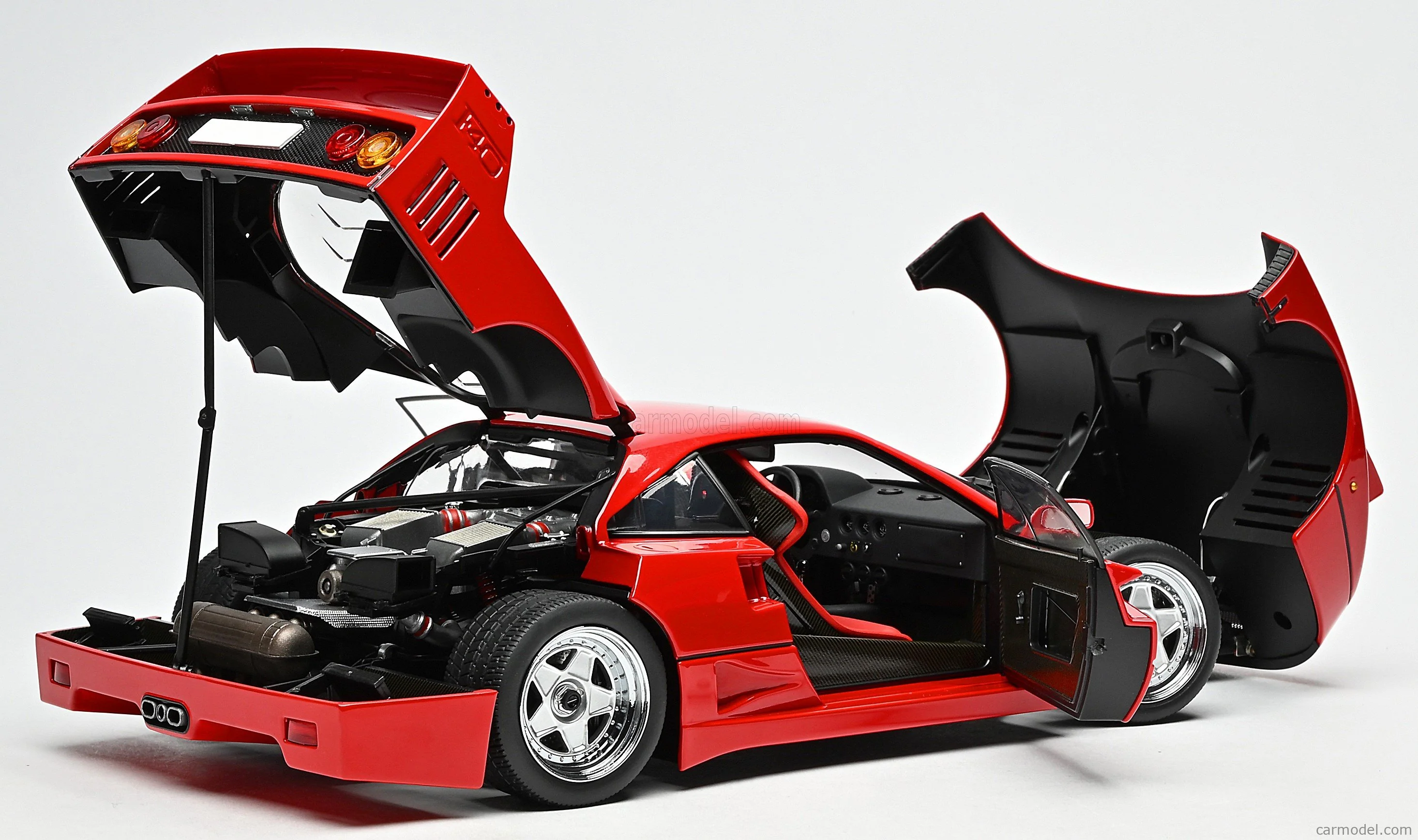 Montage Model 1987 Ferrari F40 Rossa Corsa Red 1:18 - Image 3