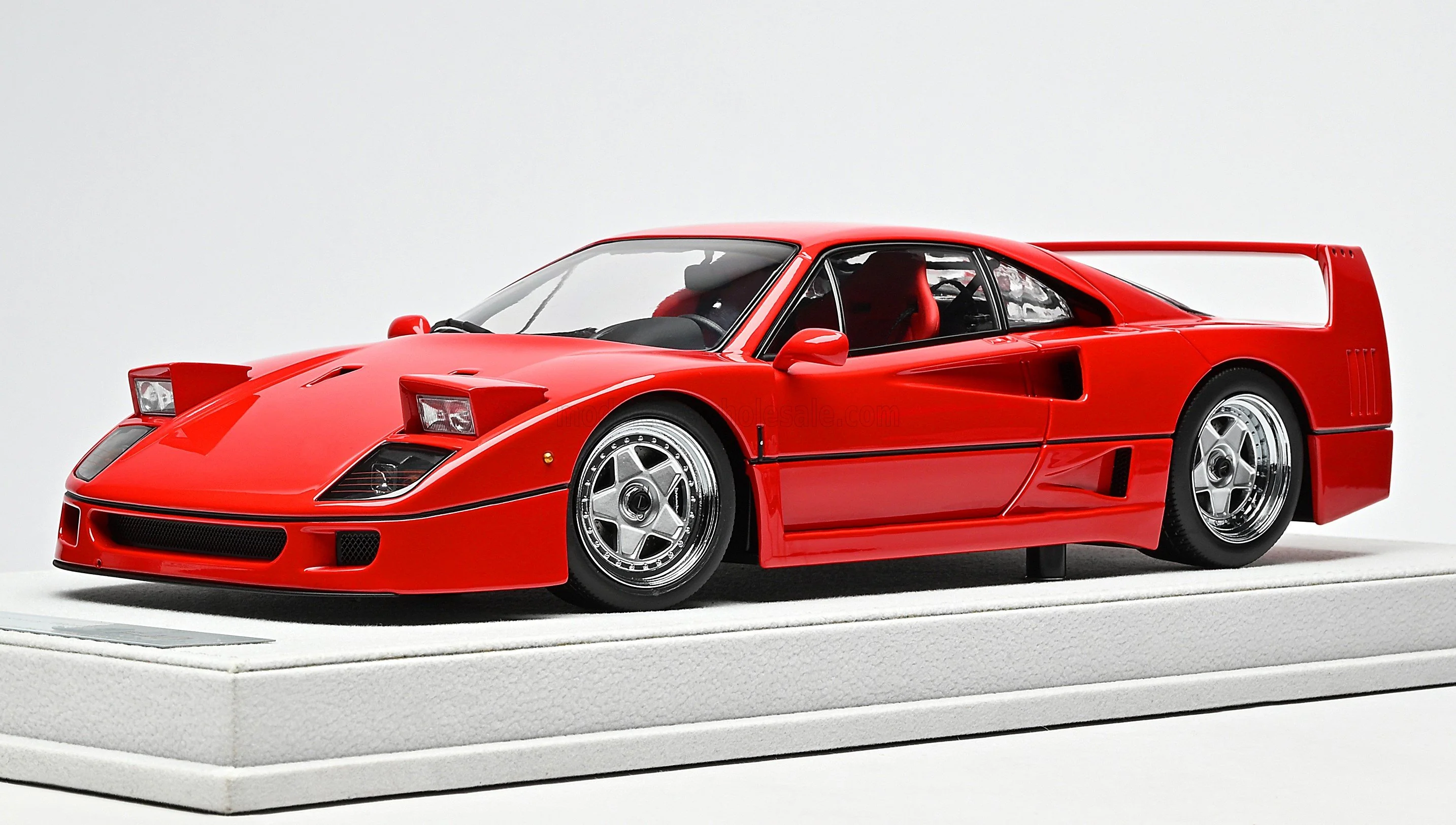 Motorhelix 1987 Ferrari F40 Rossa Corsa Red 1:18 WITH DISPLAY - Image 2