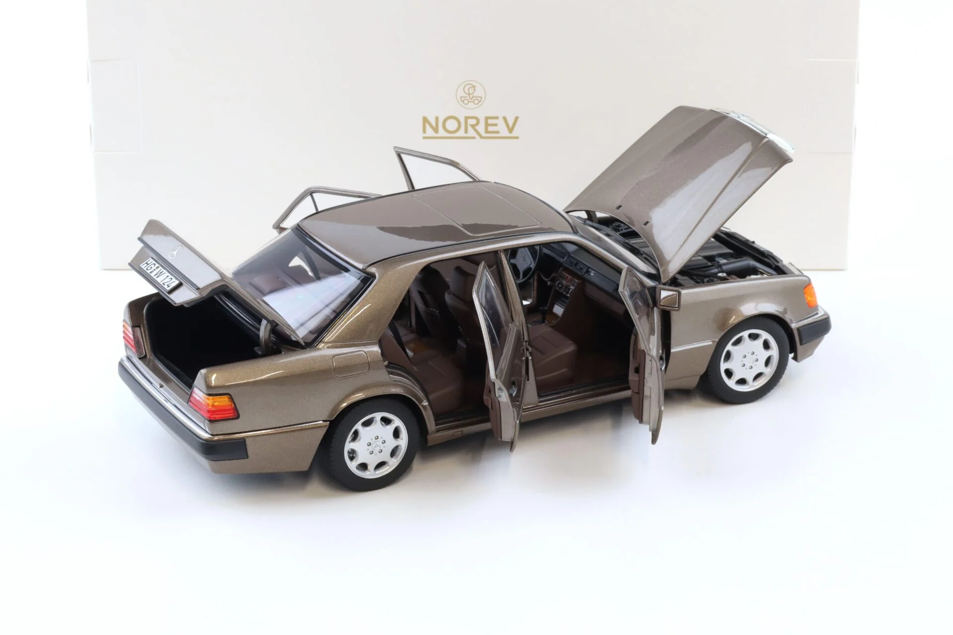 Norev 1990 Mercedes-Benz E Class 500E (W124) Impala Brown Metallic 1:18 - Image 4