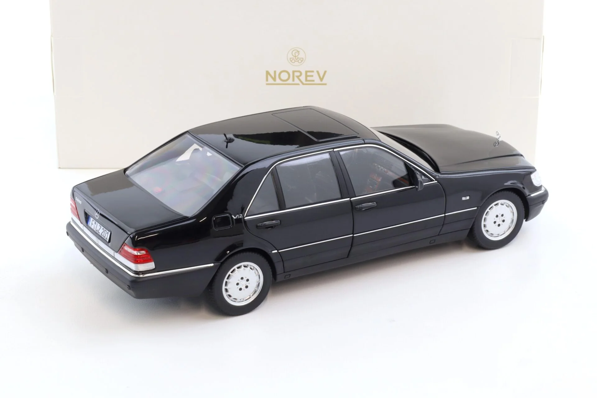 Norev 1997 Mercedes-Benz S600 S-Class (W140) Black 1:18 - Image 3
