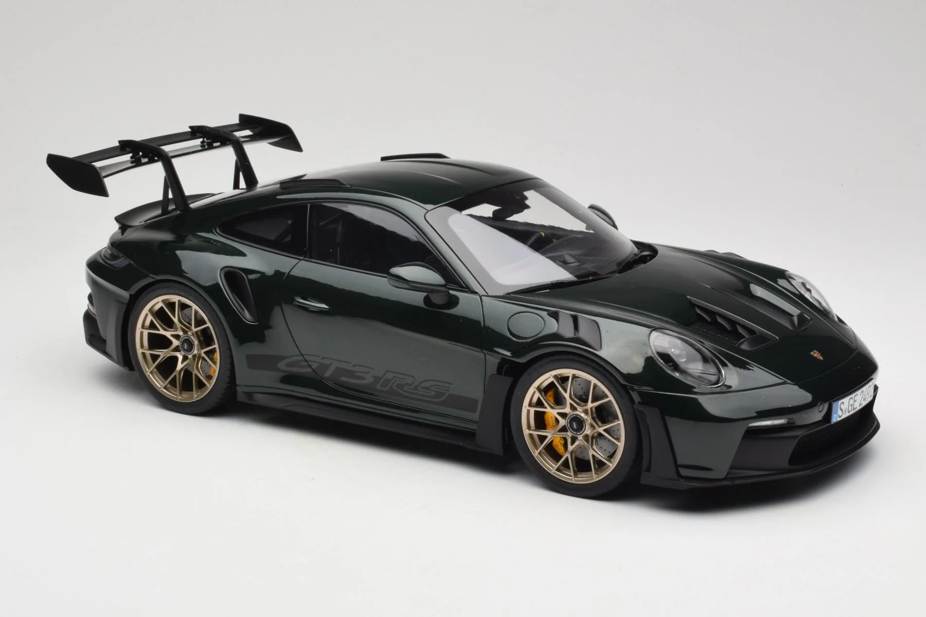 Norev 2022 Porsche 911 992 GT3 RS Jet Green Metallic w/ Black Deco & Gold Wheels 1:12 - Image 4
