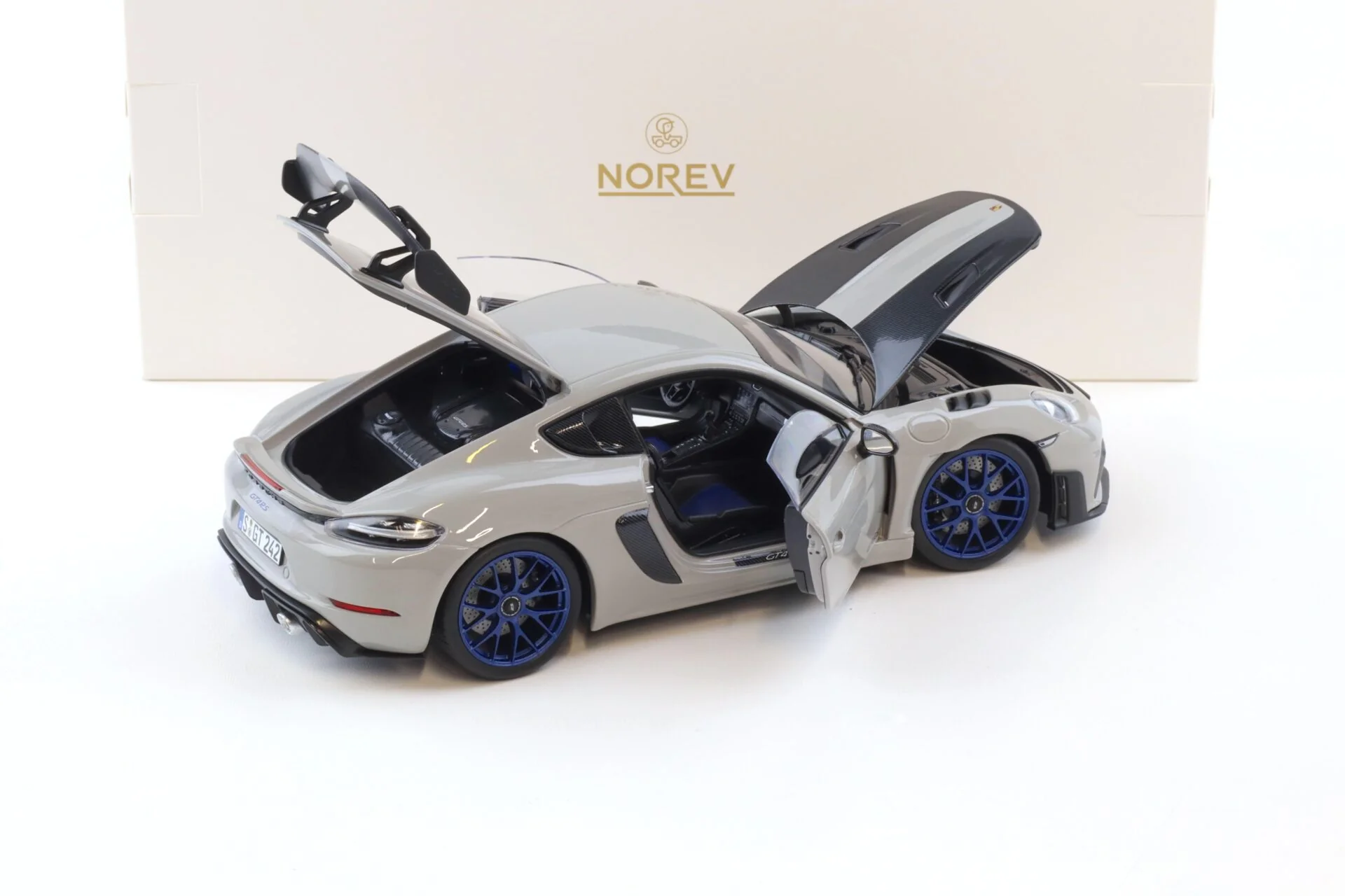 Norev 2023 Porsche 718 Cayman GT4 RS w/ Weissach Package Chalk w/ Blue Wheels 1:18 - Image 4