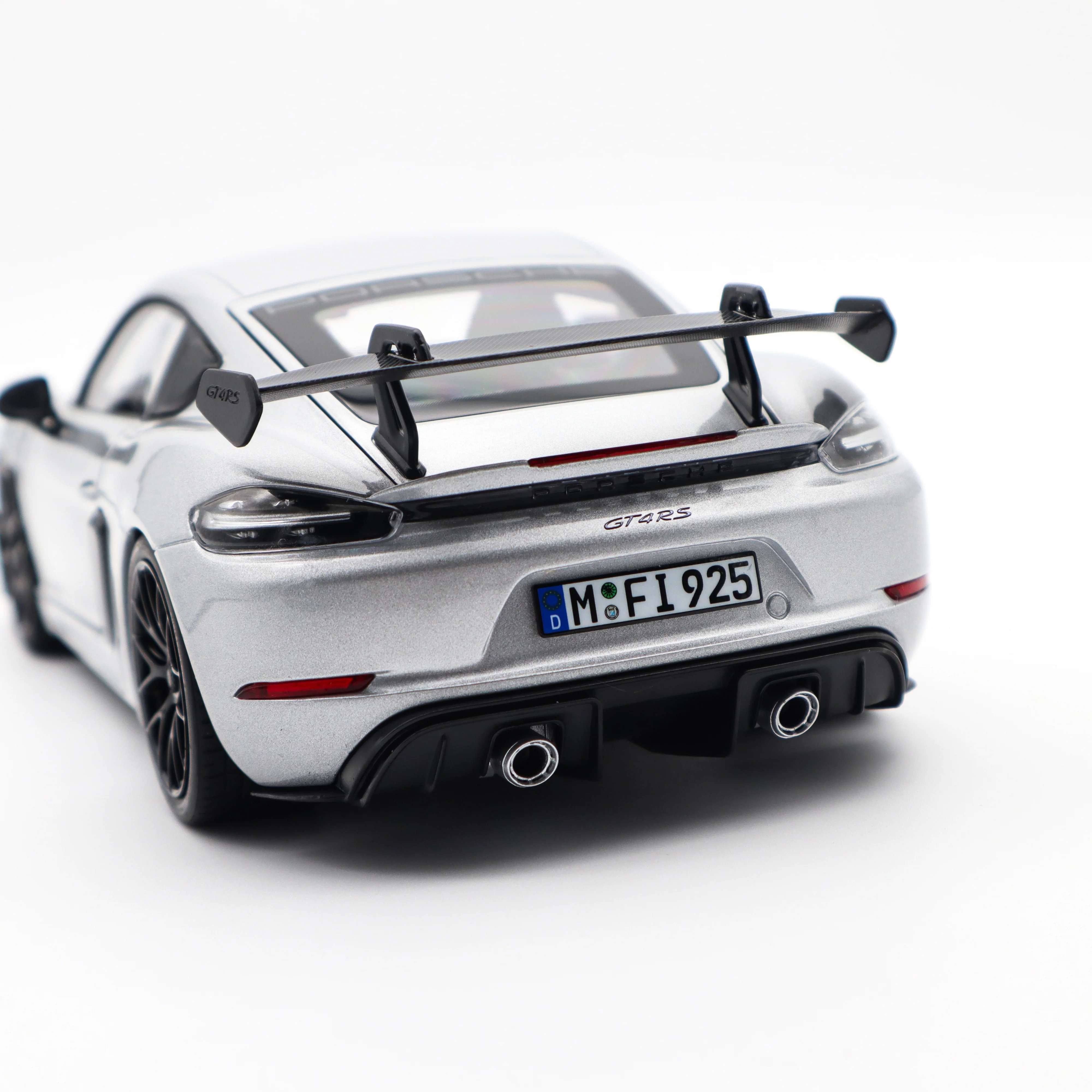 Norev 2023 Porsche 718 Cayman GT4 RS w/ Weissach Package GT Silver Metallic 1:18 - Image 19