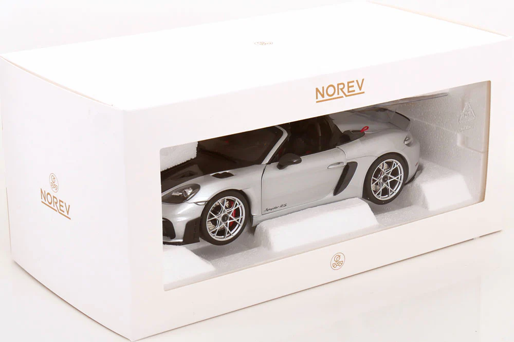 Norev 2023 Porsche 718 Spyder RS w/ Weissach Package GT Silver Metallic 1:18 - Image 6
