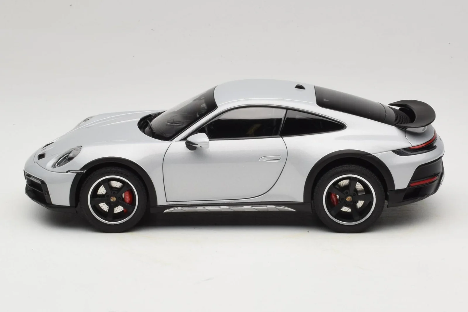 Norev 2023 Porsche 911 Dakar 992 Ice Grey Metallic 1:18 - Image 5