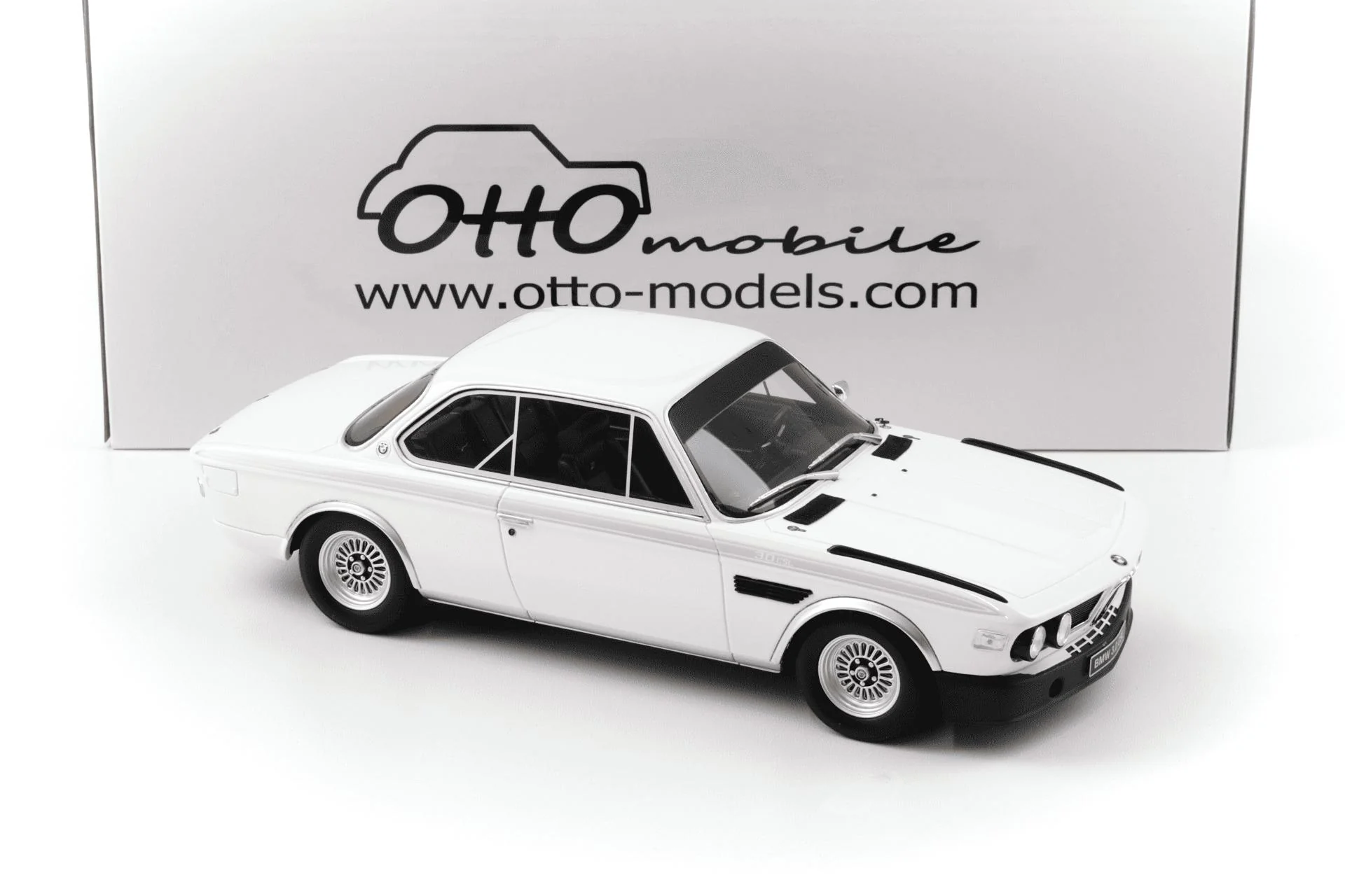 Otto 1972 BMW 3.0 (E9) CSL Chamonix White 1:18 - Image 3