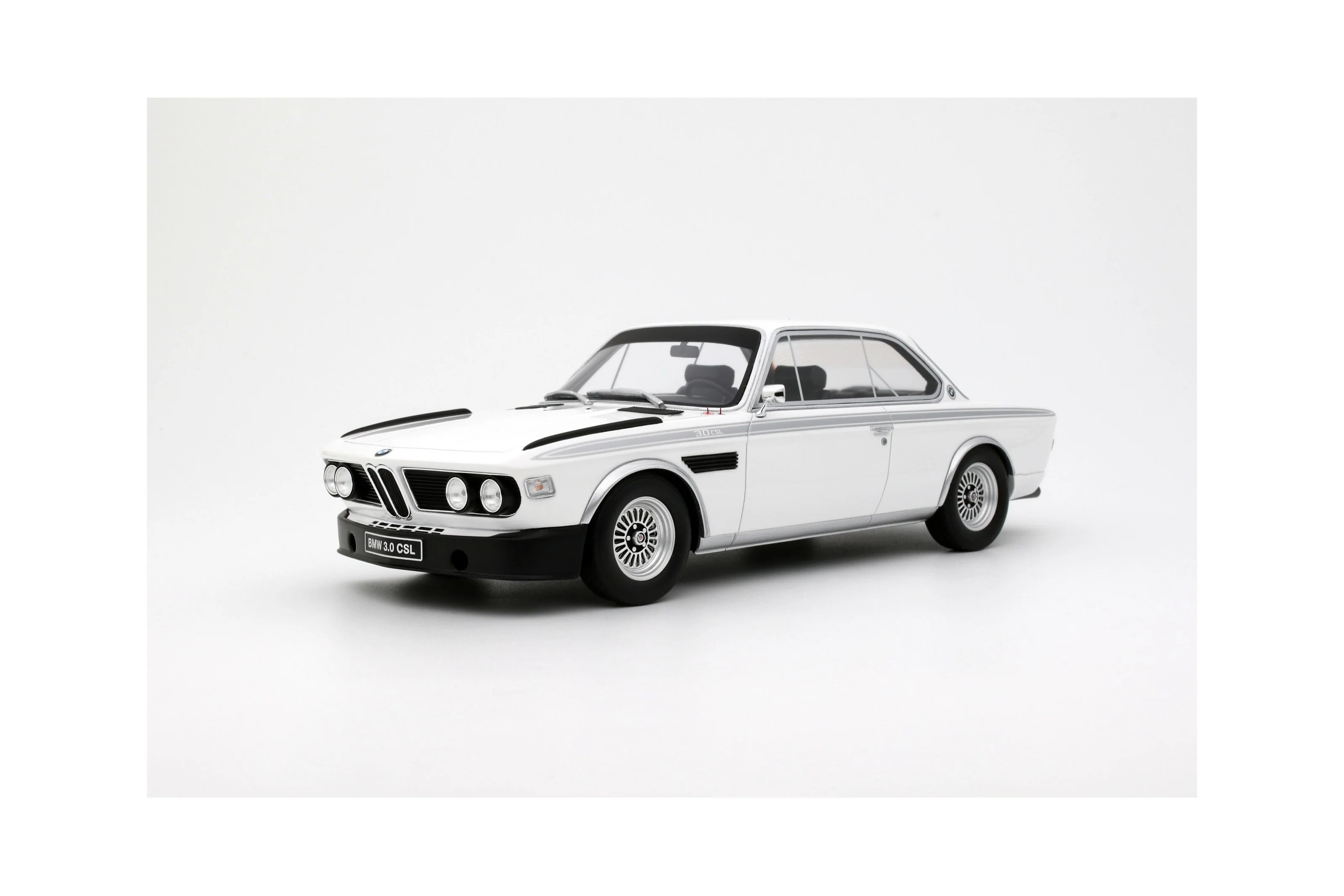 Otto 1972 BMW 3.0 (E9) CSL Chamonix White 1:18 - Image 4