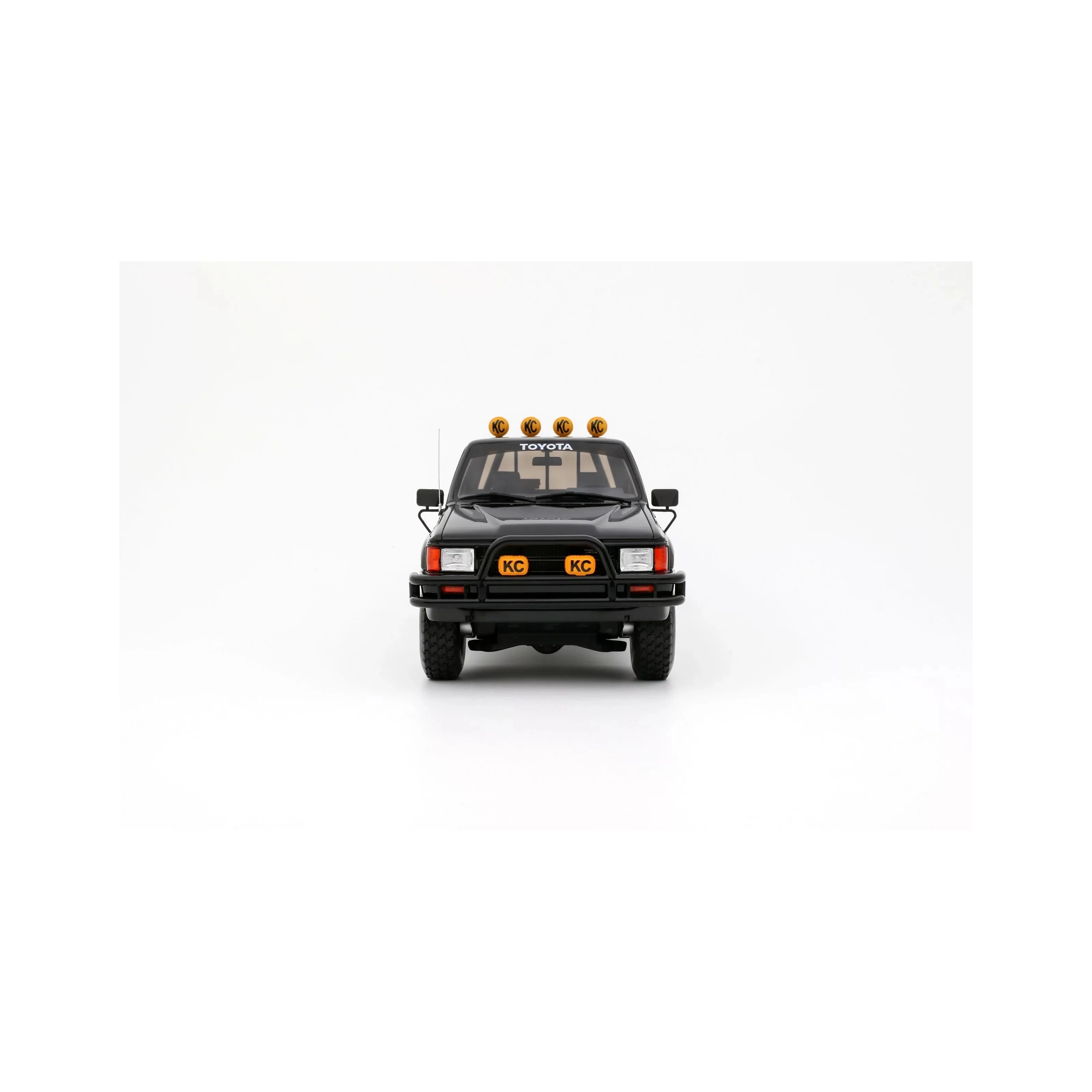 Otto 1985 Toyota Hilux SR5 Pickup Truck Glossy Black 202 1:18 - Image 7