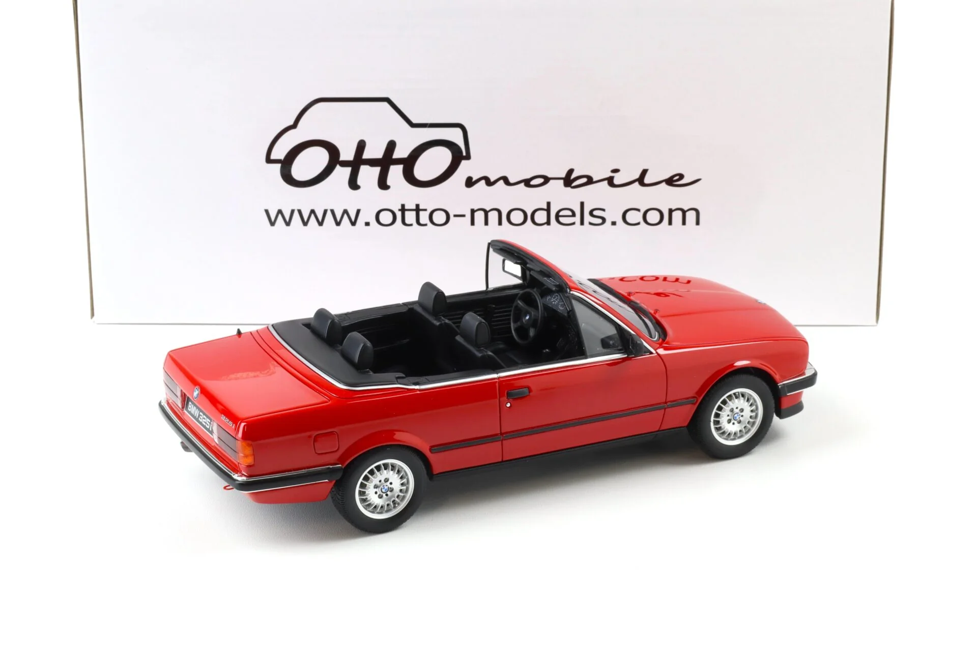 Otto 1986 BMW E30 325i Convertible Bright Red 1:18 - Image 3