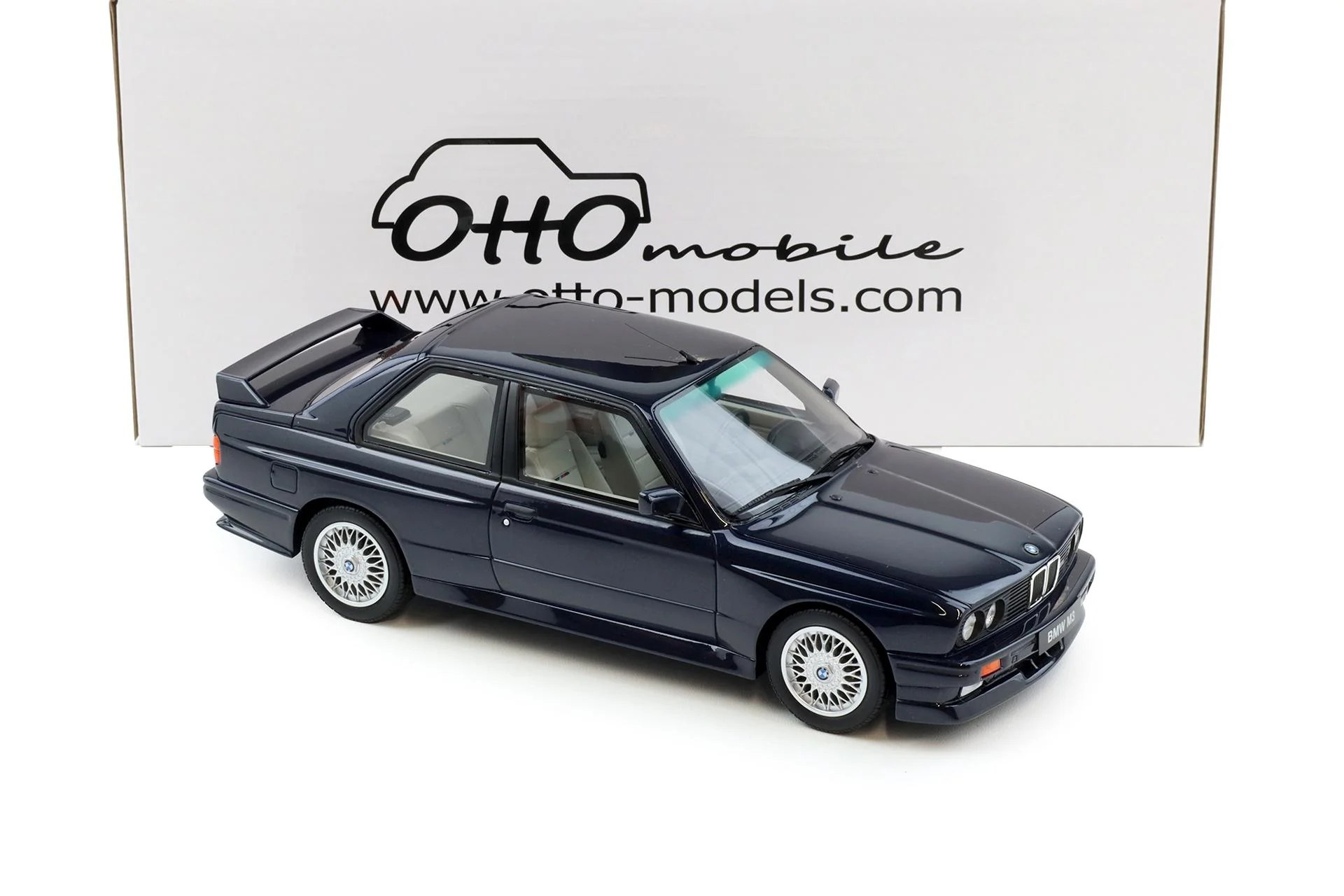 Otto 1988 BMW M3 E30 Europameister Macau Blue Metallic 1:18 - Image 2