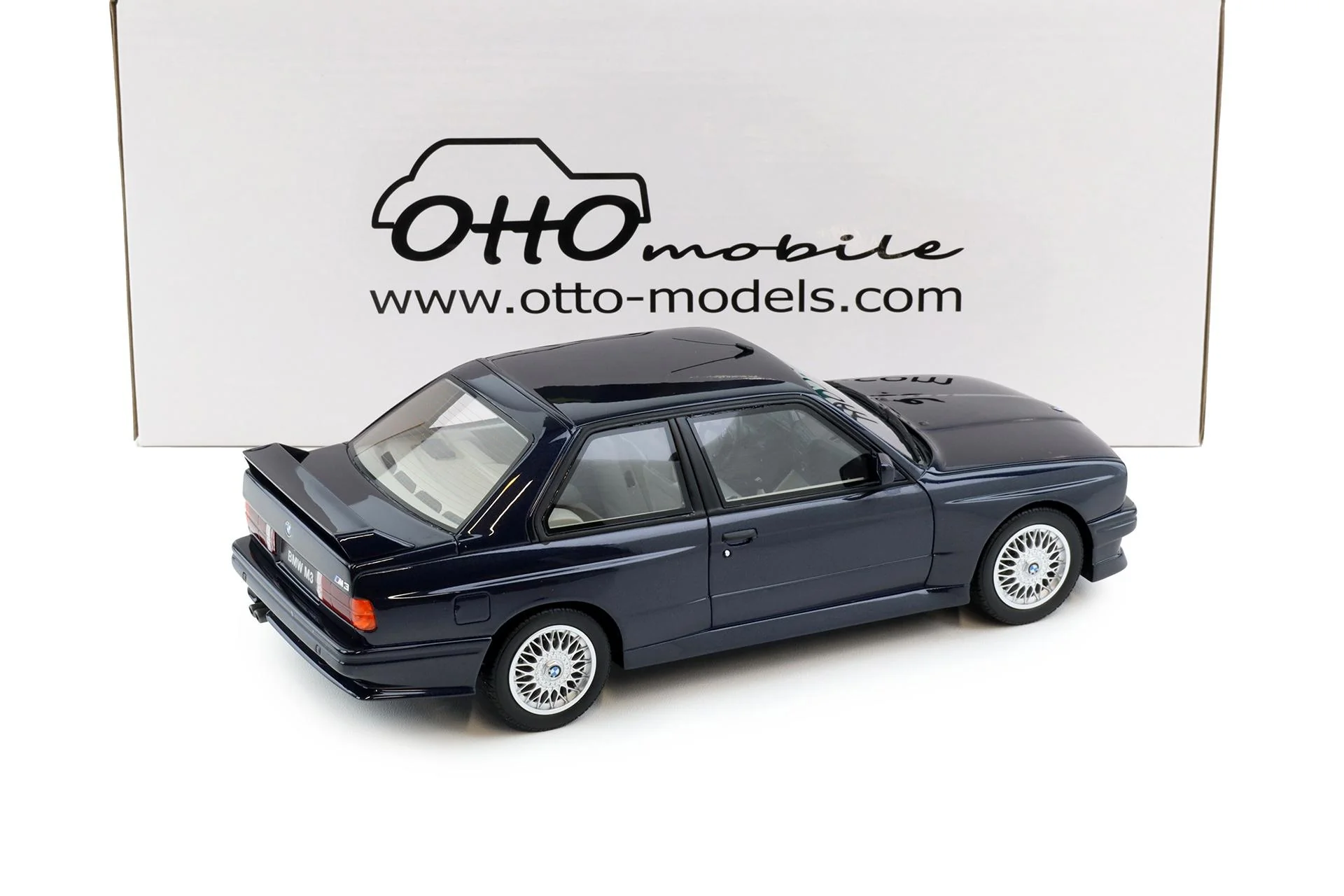 Otto 1988 BMW M3 E30 Europameister Macau Blue Metallic 1:18 - Image 3