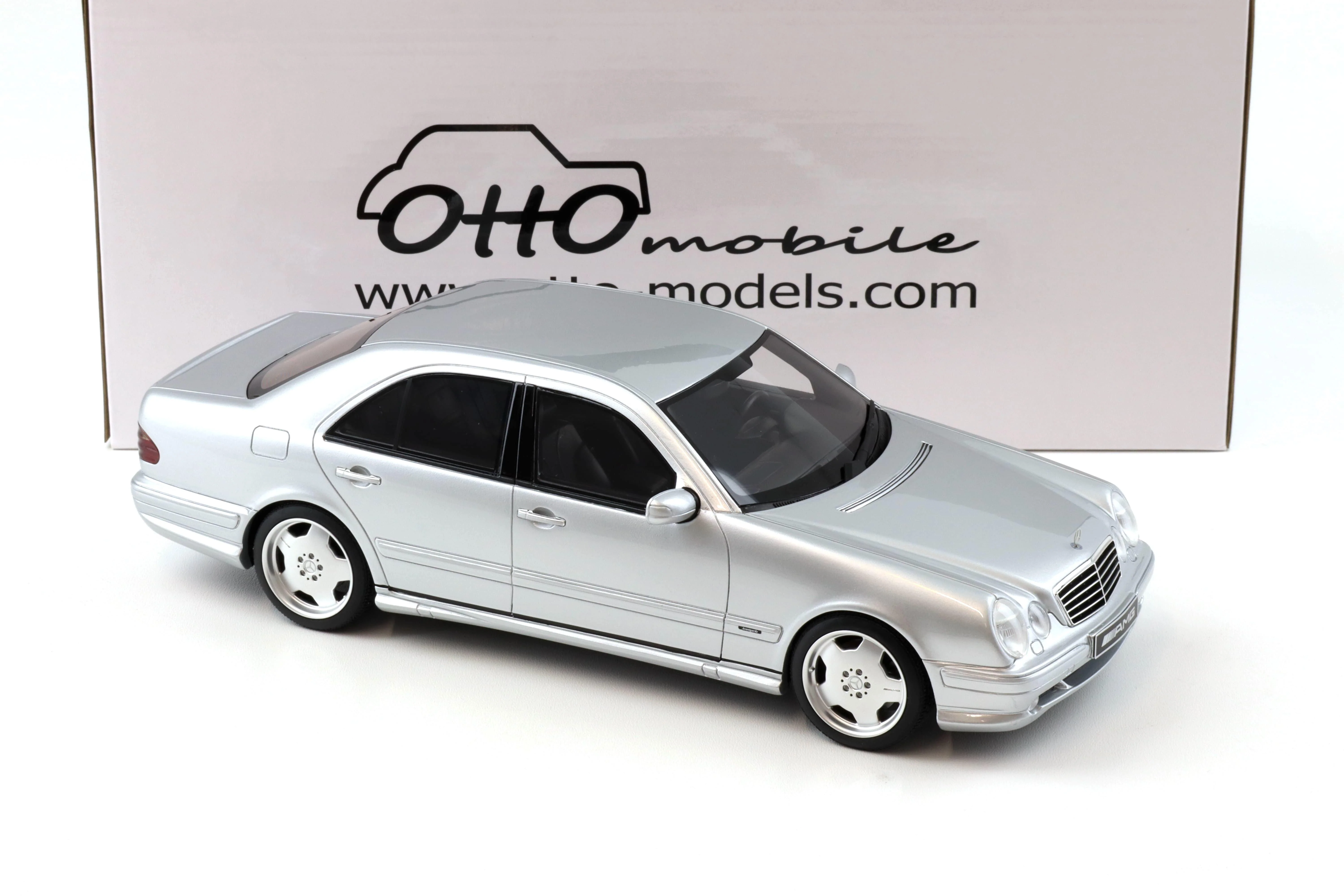 Otto 2001 Mercedes-Benz E55 AMG W210 Brilliant Silver 744 1:18 - Image 2