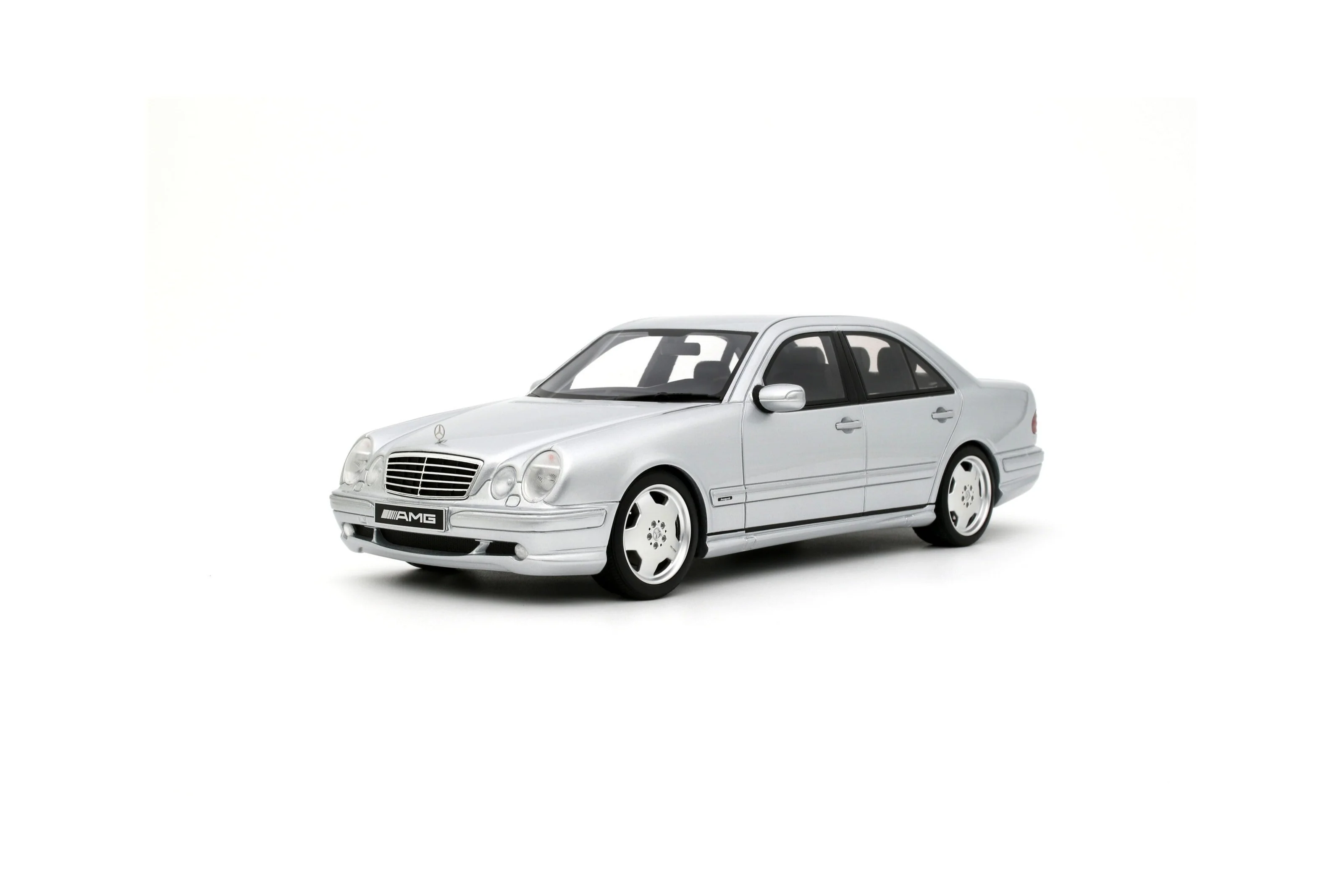 Otto 2001 Mercedes-Benz E55 AMG W210 Brilliant Silver 744 1:18 - Image 4