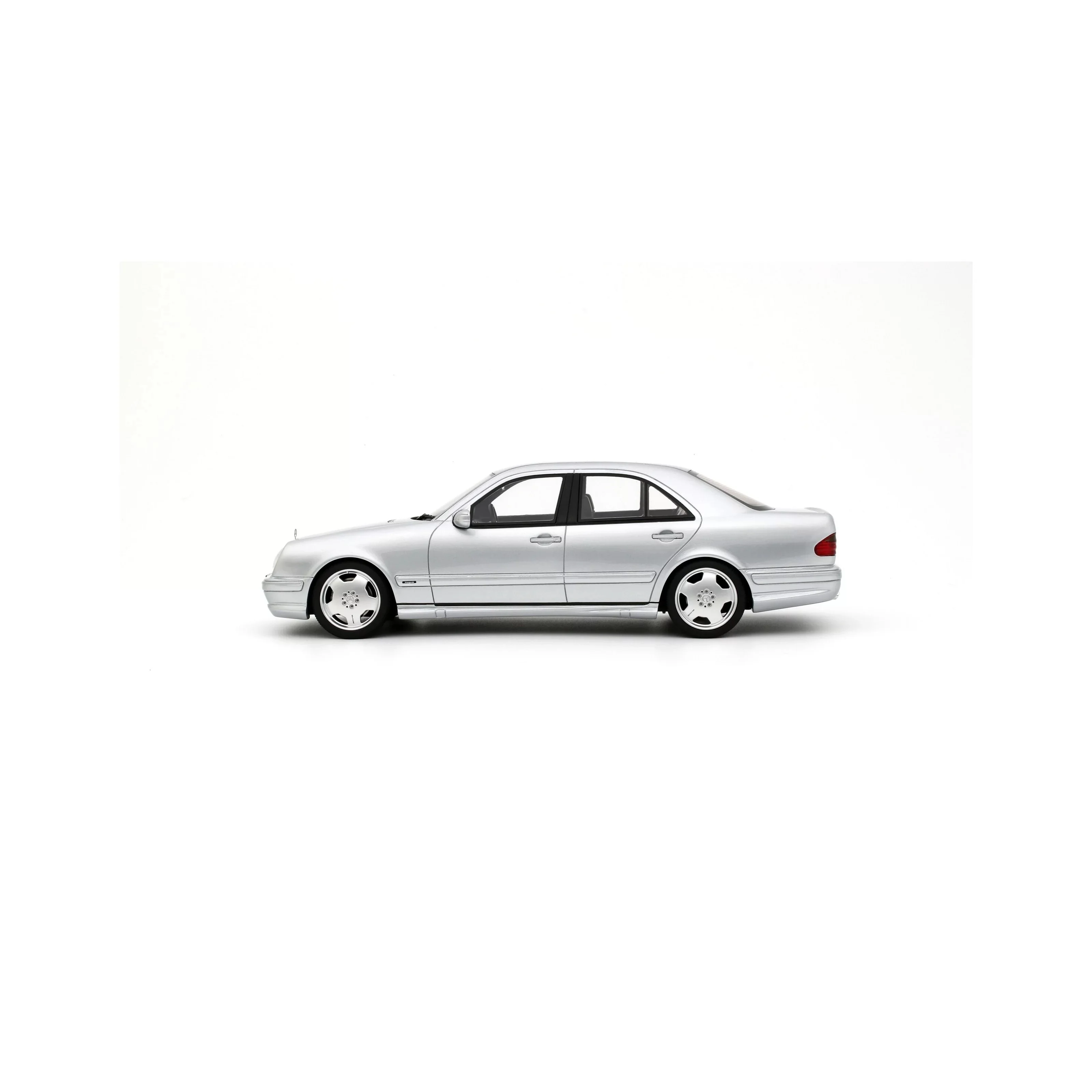 Otto 2001 Mercedes-Benz E55 AMG W210 Brilliant Silver 744 1:18 - Image 6