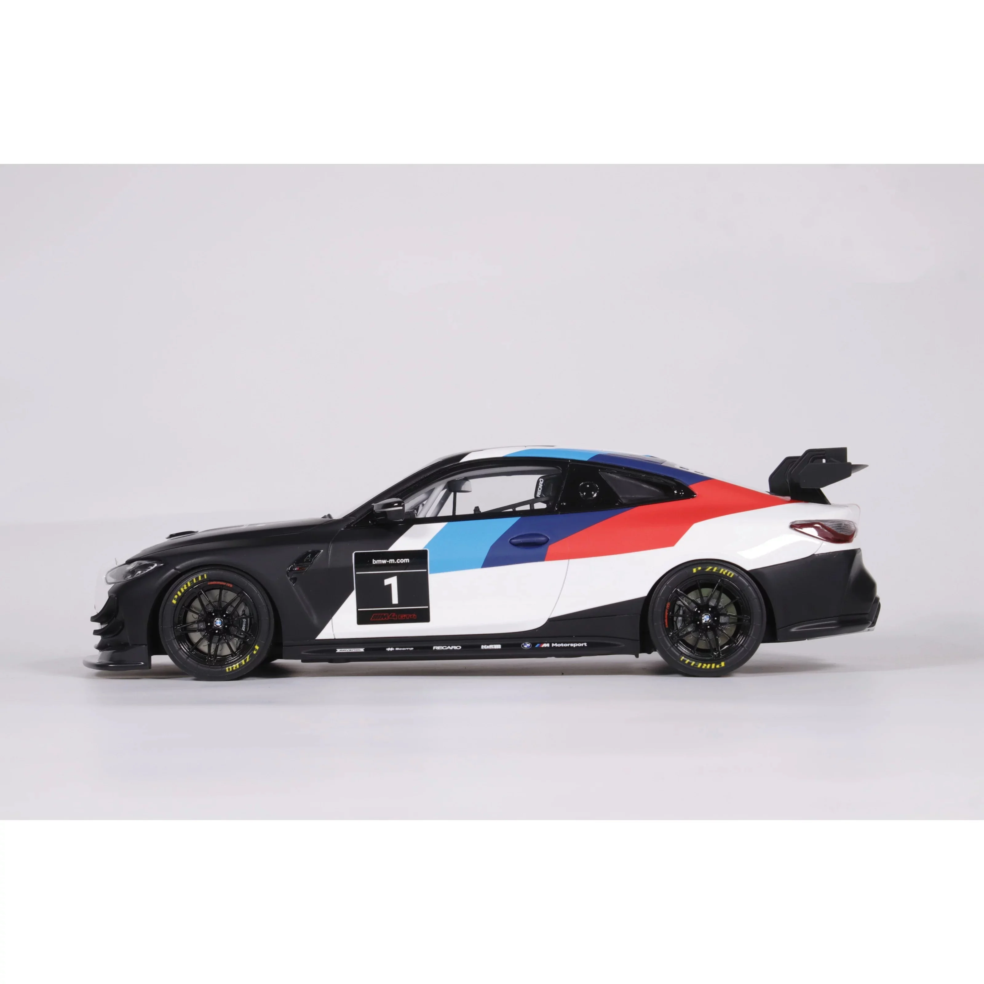 Otto 2022 BMW M4 GT4 No 1 Presentation Season 2022 1:18 - Image 8